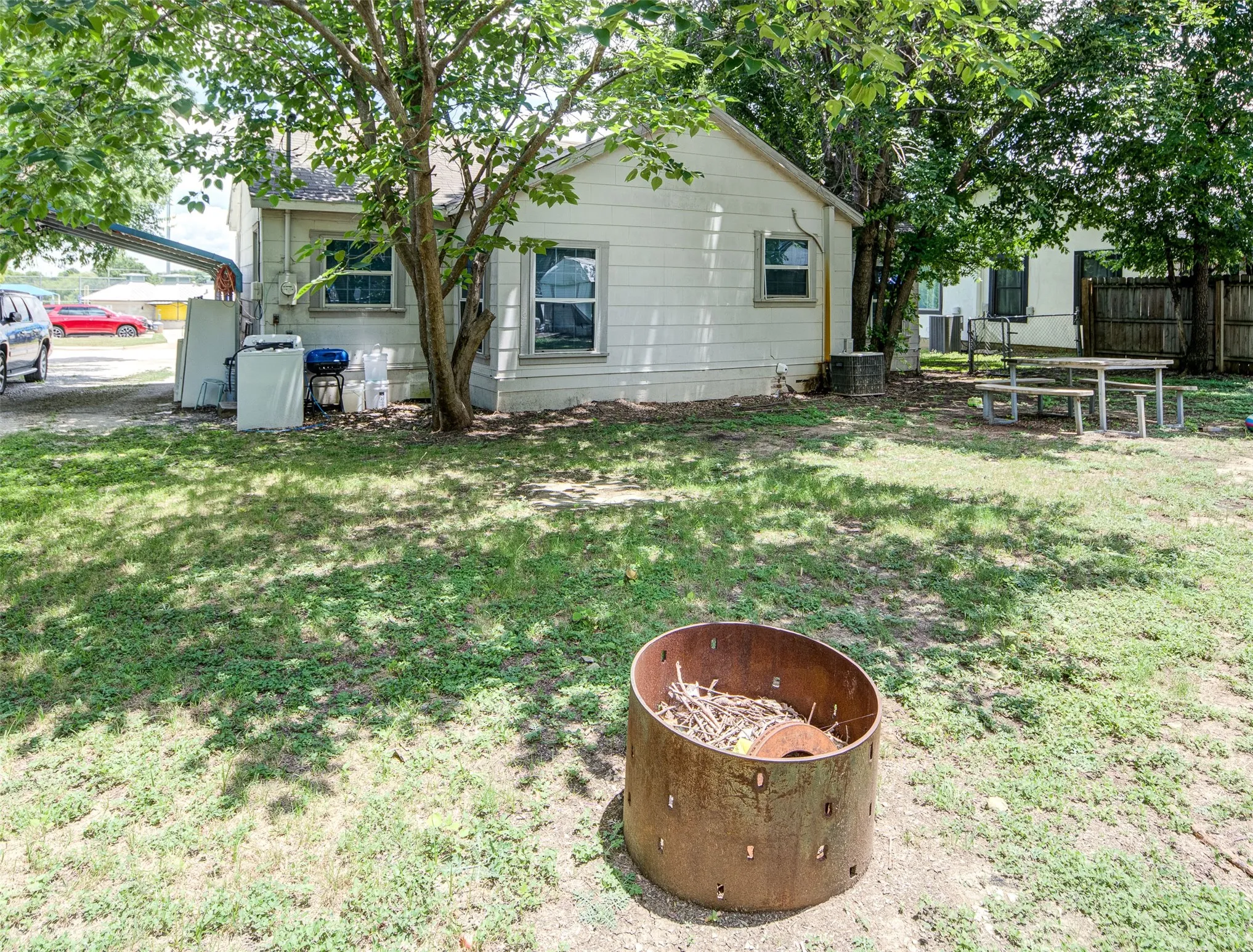 Single Family Residence For Sale in Wise County , 307 N Miller Street, Decatur, Texas 76234, 3 Bedroom, 1 Bathroom, Garage spaces, 1,145 Sqft, built in 1940, mls#21303088, Real Estate Agent in Decatur, Homes For Sale in Wise county, Homes For Sale in Decatur, Realtor in Decatur Texas, Real Estate Brokerage Independent Realty Texas, Luminita Cordes Realtor