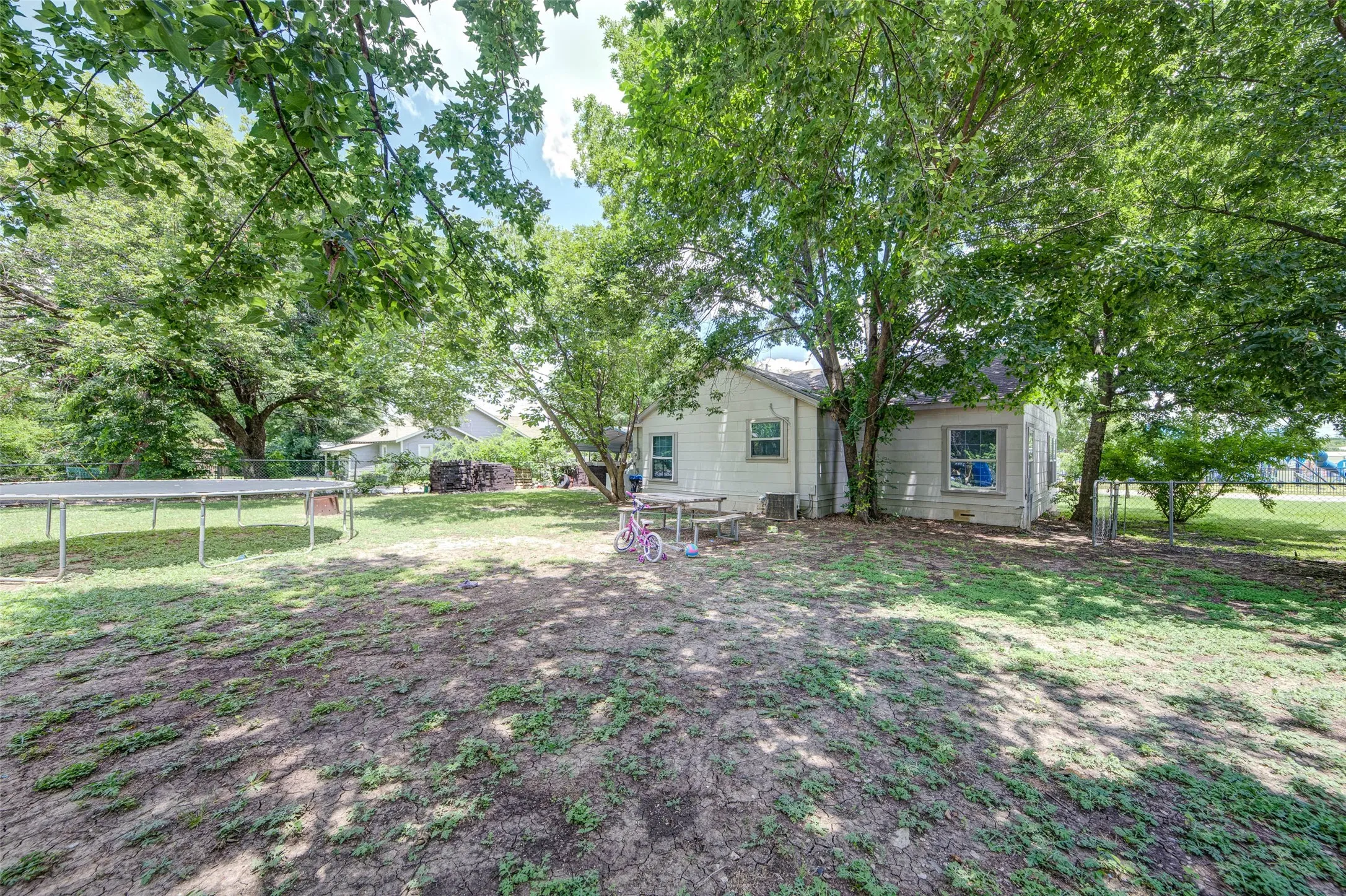 Single Family Residence For Sale in Wise County , 307 N Miller Street, Decatur, Texas 76234, 3 Bedroom, 1 Bathroom, Garage spaces, 1,145 Sqft, built in 1940, mls#21303088, Real Estate Agent in Decatur, Homes For Sale in Wise county, Homes For Sale in Decatur, Realtor in Decatur Texas, Real Estate Brokerage Independent Realty Texas, Luminita Cordes Realtor