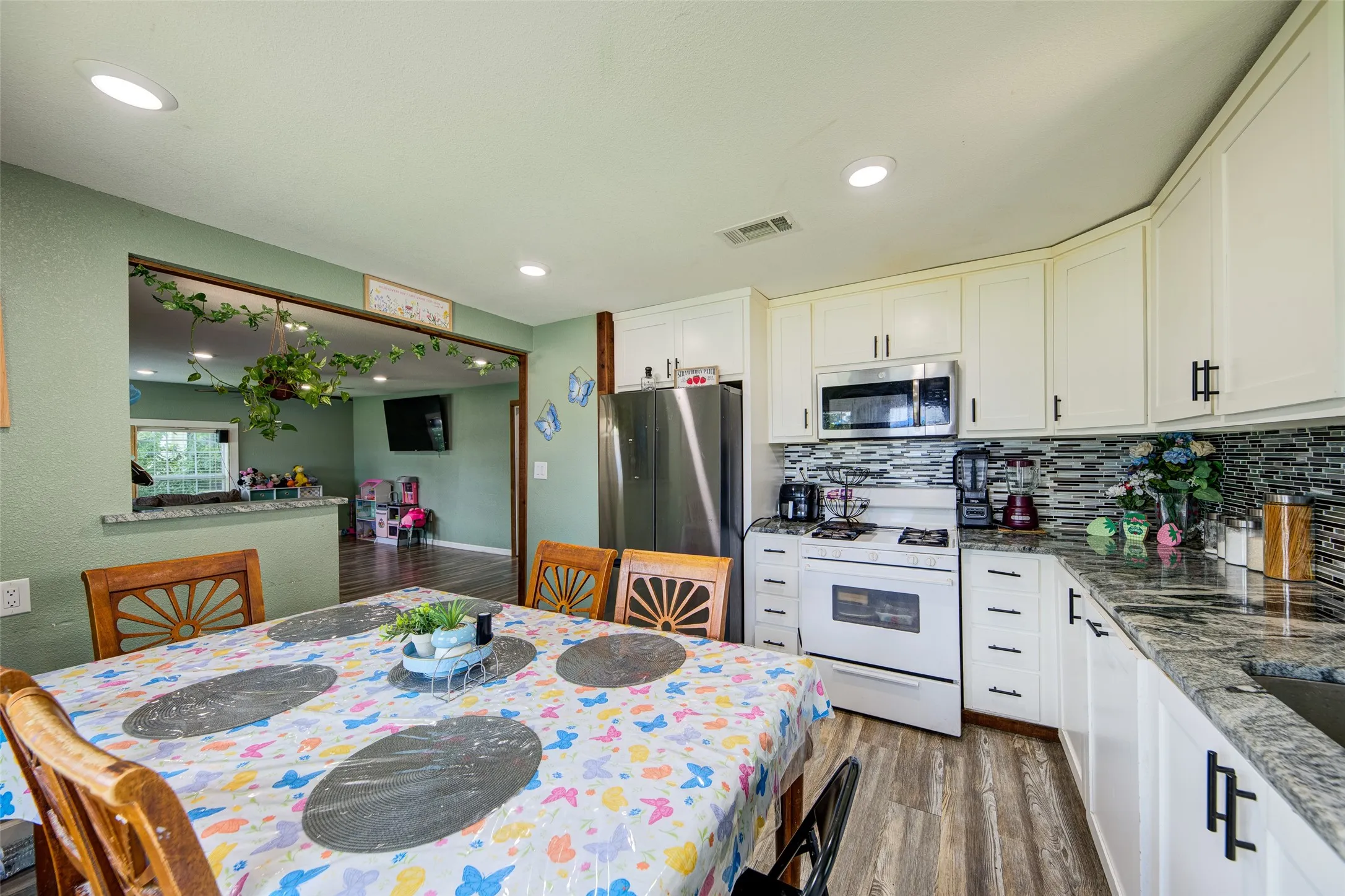 Single Family Residence For Sale in Wise County , 307 N Miller Street, Decatur, Texas 76234, 3 Bedroom, 1 Bathroom, Garage spaces, 1,145 Sqft, built in 1940, mls#21303088, Real Estate Agent in Decatur, Homes For Sale in Wise county, Homes For Sale in Decatur, Realtor in Decatur Texas, Real Estate Brokerage Independent Realty Texas, Luminita Cordes Realtor