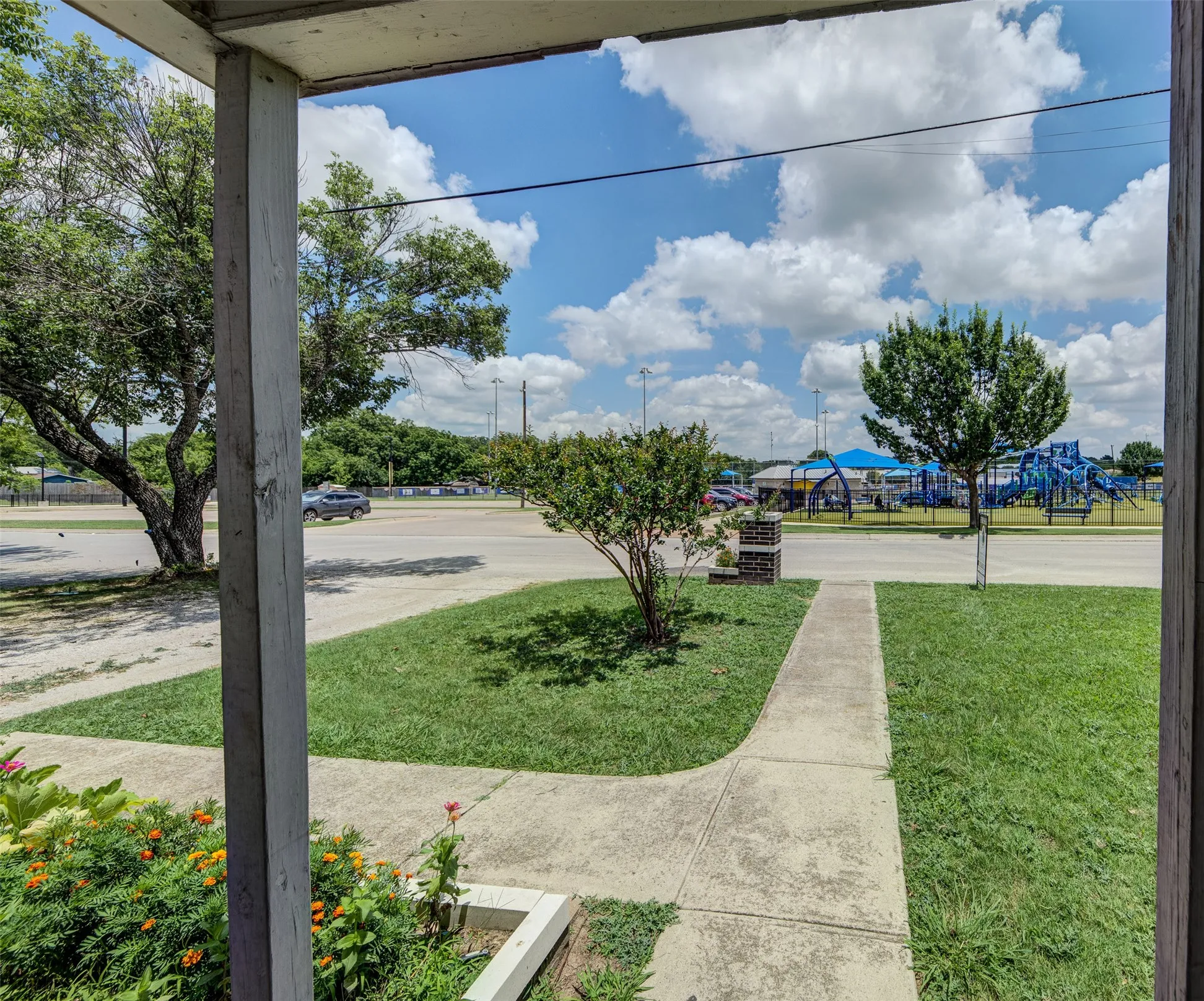 Single Family Residence For Sale in Wise County , 307 N Miller Street, Decatur, Texas 76234, 3 Bedroom, 1 Bathroom, Garage spaces, 1,145 Sqft, built in 1940, mls#21303088, Real Estate Agent in Decatur, Homes For Sale in Wise county, Homes For Sale in Decatur, Realtor in Decatur Texas, Real Estate Brokerage Independent Realty Texas, Luminita Cordes Realtor