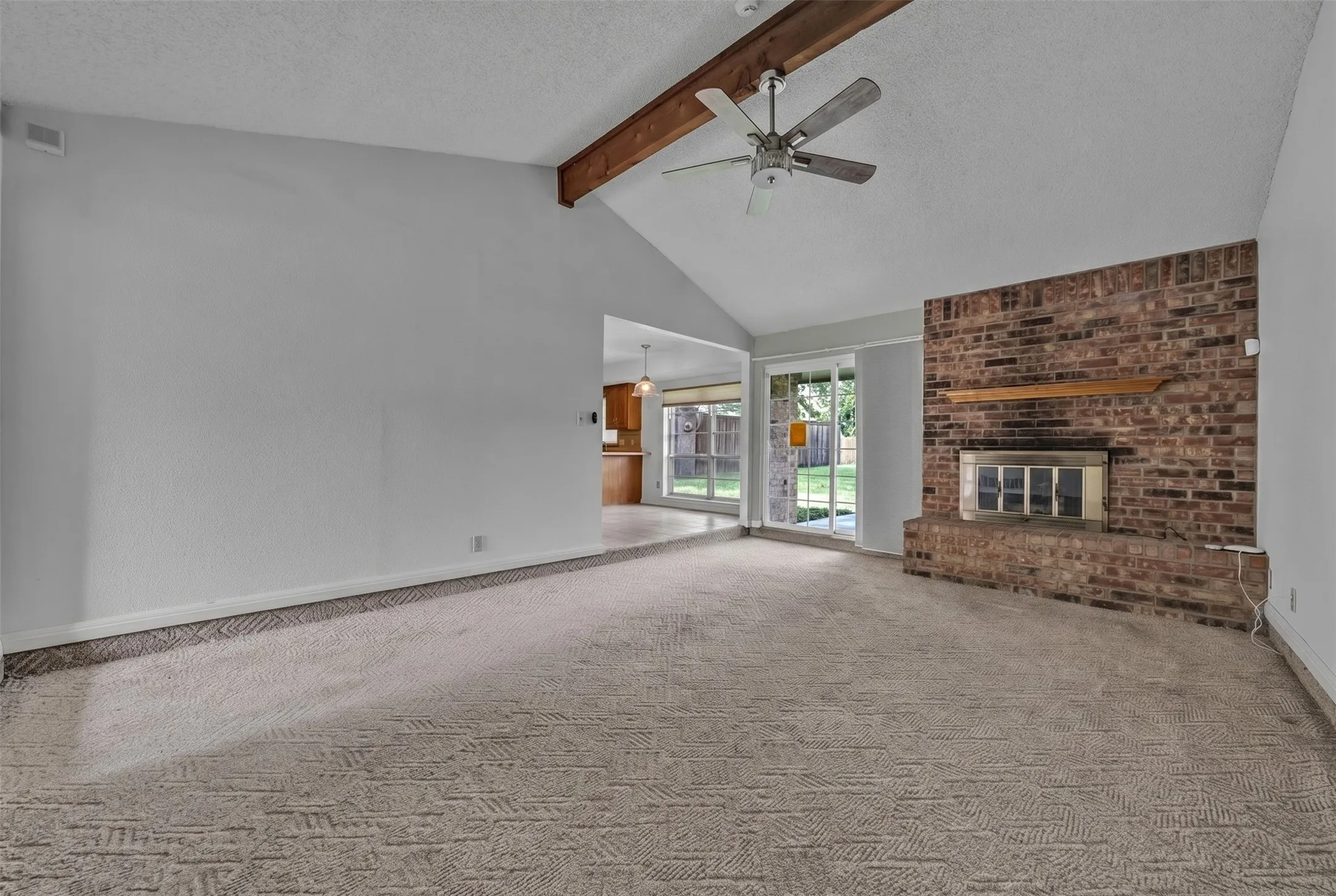 Single Family Residence For Sale in Tarrant County , 205 Mountain View Drive, Azle, Texas 76020, 3 Bedroom, 2 Bathroom, 2 Garage spaces, 1,484 Sqft, built in 1978, mls#21304704, Real Estate Agent in Azle, Homes For Sale in Tarrant county, Homes For Sale in Azle, Realtor in Azle Texas, Real Estate Brokerage Independent Realty Texas, Luminita Cordes Realtor