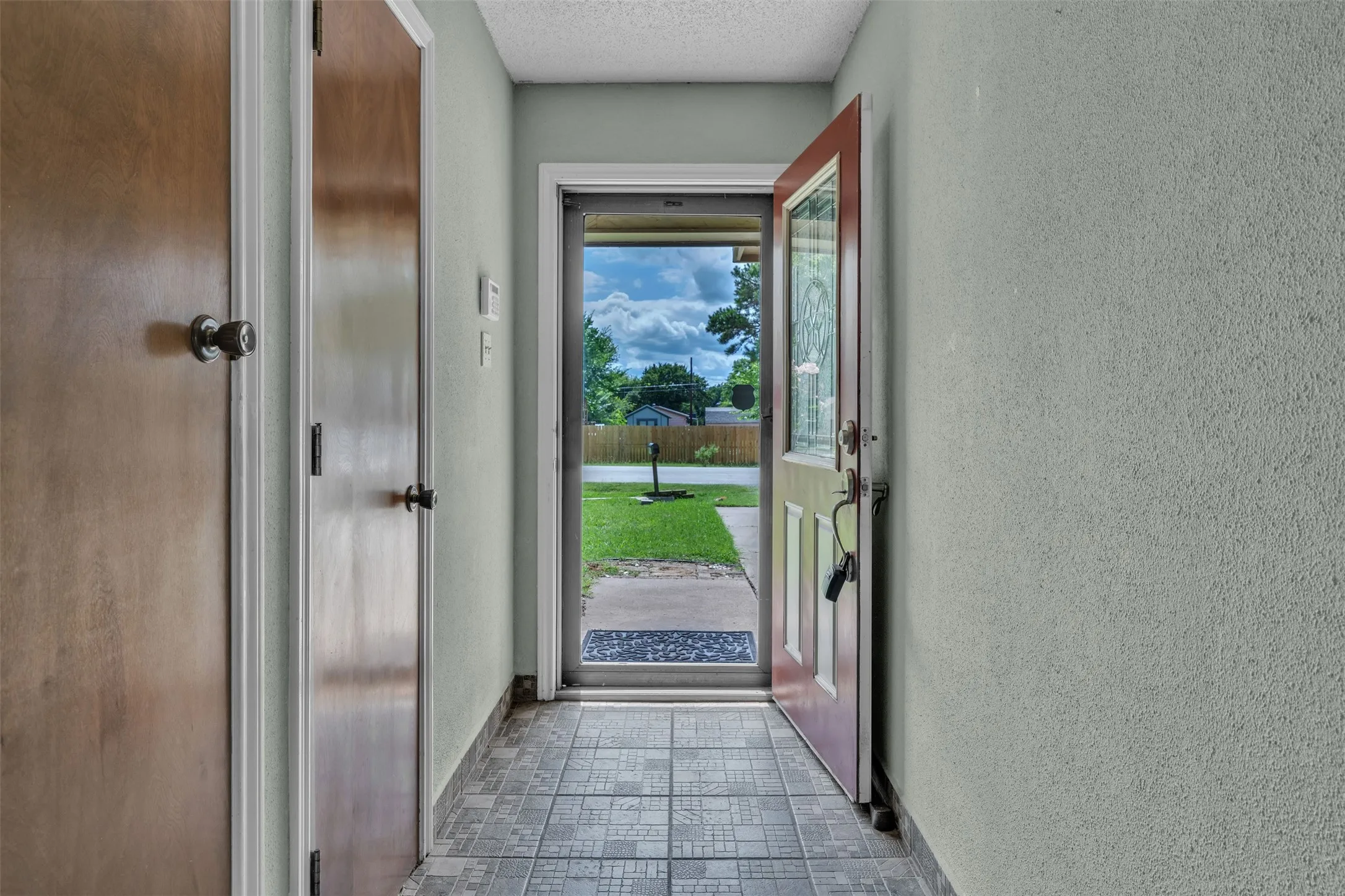 Single Family Residence For Sale in Tarrant County , 205 Mountain View Drive, Azle, Texas 76020, 3 Bedroom, 2 Bathroom, 2 Garage spaces, 1,484 Sqft, built in 1978, mls#21304704, Real Estate Agent in Azle, Homes For Sale in Tarrant county, Homes For Sale in Azle, Realtor in Azle Texas, Real Estate Brokerage Independent Realty Texas, Luminita Cordes Realtor