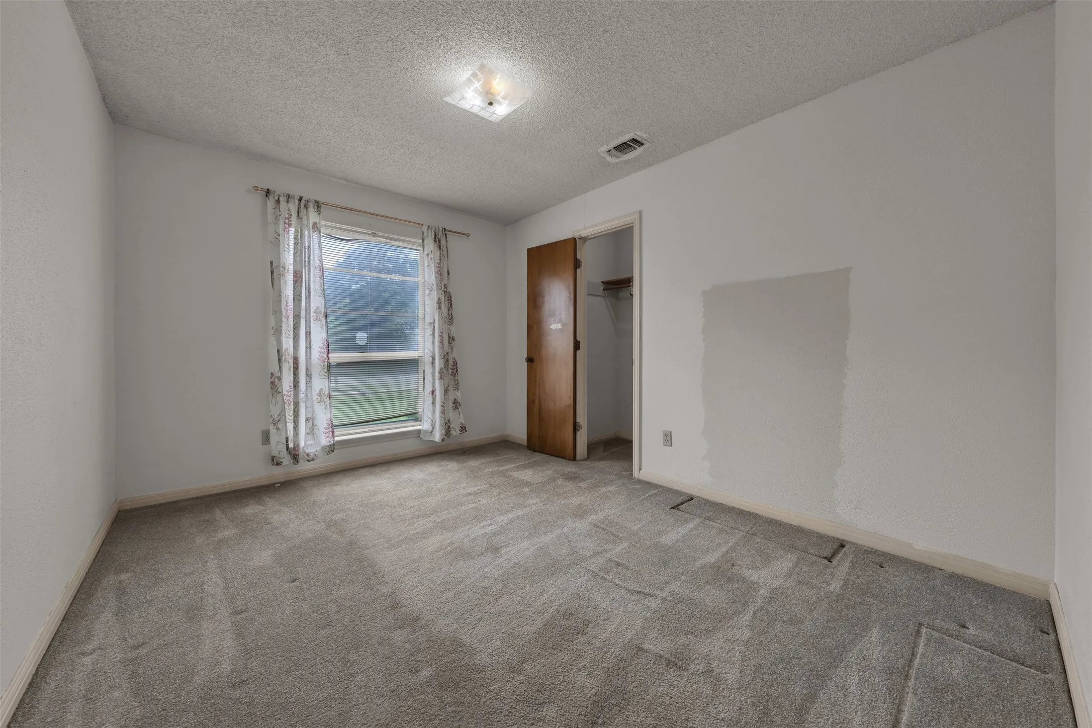 Single Family Residence For Sale in Tarrant County , 205 Mountain View Drive, Azle, Texas 76020, 3 Bedroom, 2 Bathroom, 2 Garage spaces, 1,484 Sqft, built in 1978, mls#21304704, Real Estate Agent in Azle, Homes For Sale in Tarrant county, Homes For Sale in Azle, Realtor in Azle Texas, Real Estate Brokerage Independent Realty Texas, Luminita Cordes Realtor