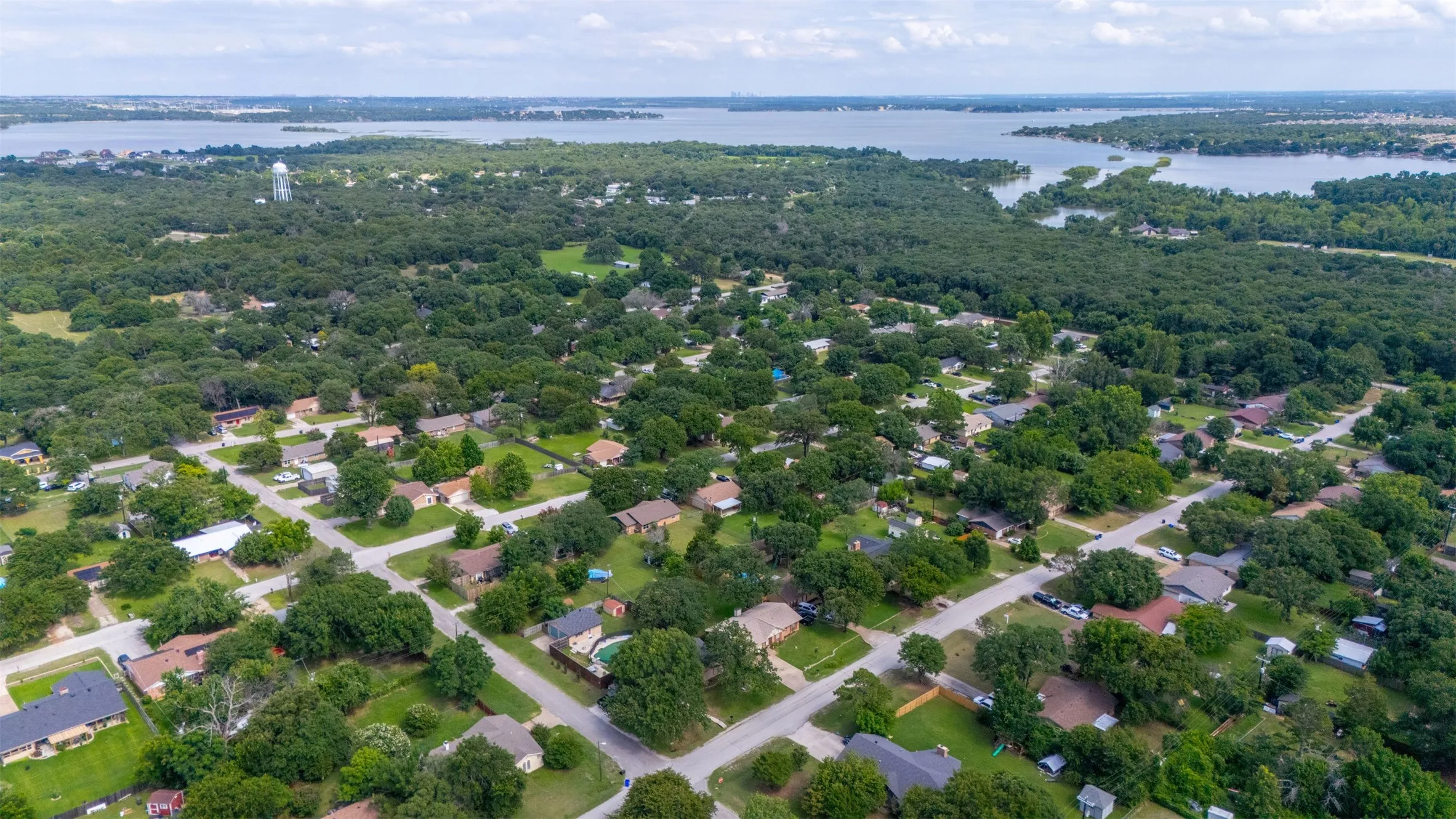 Single Family Residence For Sale in Tarrant County , 205 Mountain View Drive, Azle, Texas 76020, 3 Bedroom, 2 Bathroom, 2 Garage spaces, 1,484 Sqft, built in 1978, mls#21304704, Real Estate Agent in Azle, Homes For Sale in Tarrant county, Homes For Sale in Azle, Realtor in Azle Texas, Real Estate Brokerage Independent Realty Texas, Luminita Cordes Realtor