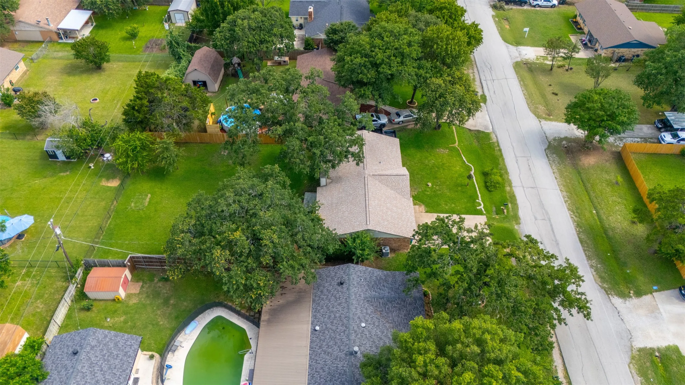 Single Family Residence For Sale in Tarrant County , 205 Mountain View Drive, Azle, Texas 76020, 3 Bedroom, 2 Bathroom, 2 Garage spaces, 1,484 Sqft, built in 1978, mls#21304704, Real Estate Agent in Azle, Homes For Sale in Tarrant county, Homes For Sale in Azle, Realtor in Azle Texas, Real Estate Brokerage Independent Realty Texas, Luminita Cordes Realtor