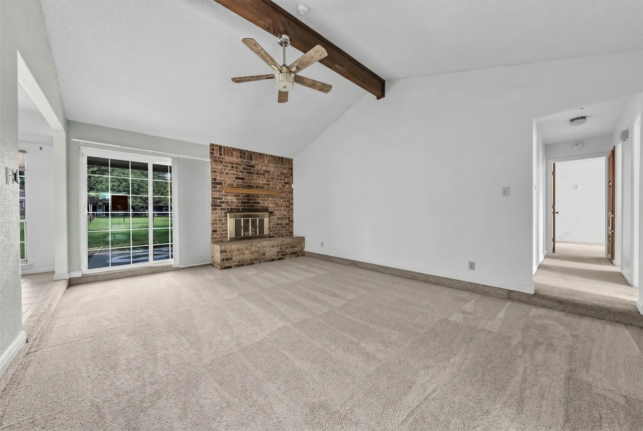 Single Family Residence For Sale in Tarrant County , 205 Mountain View Drive, Azle, Texas 76020, 3 Bedroom, 2 Bathroom, 2 Garage spaces, 1,484 Sqft, built in 1978, mls#21304704, Real Estate Agent in Azle, Homes For Sale in Tarrant county, Homes For Sale in Azle, Realtor in Azle Texas, Real Estate Brokerage Independent Realty Texas, Luminita Cordes Realtor