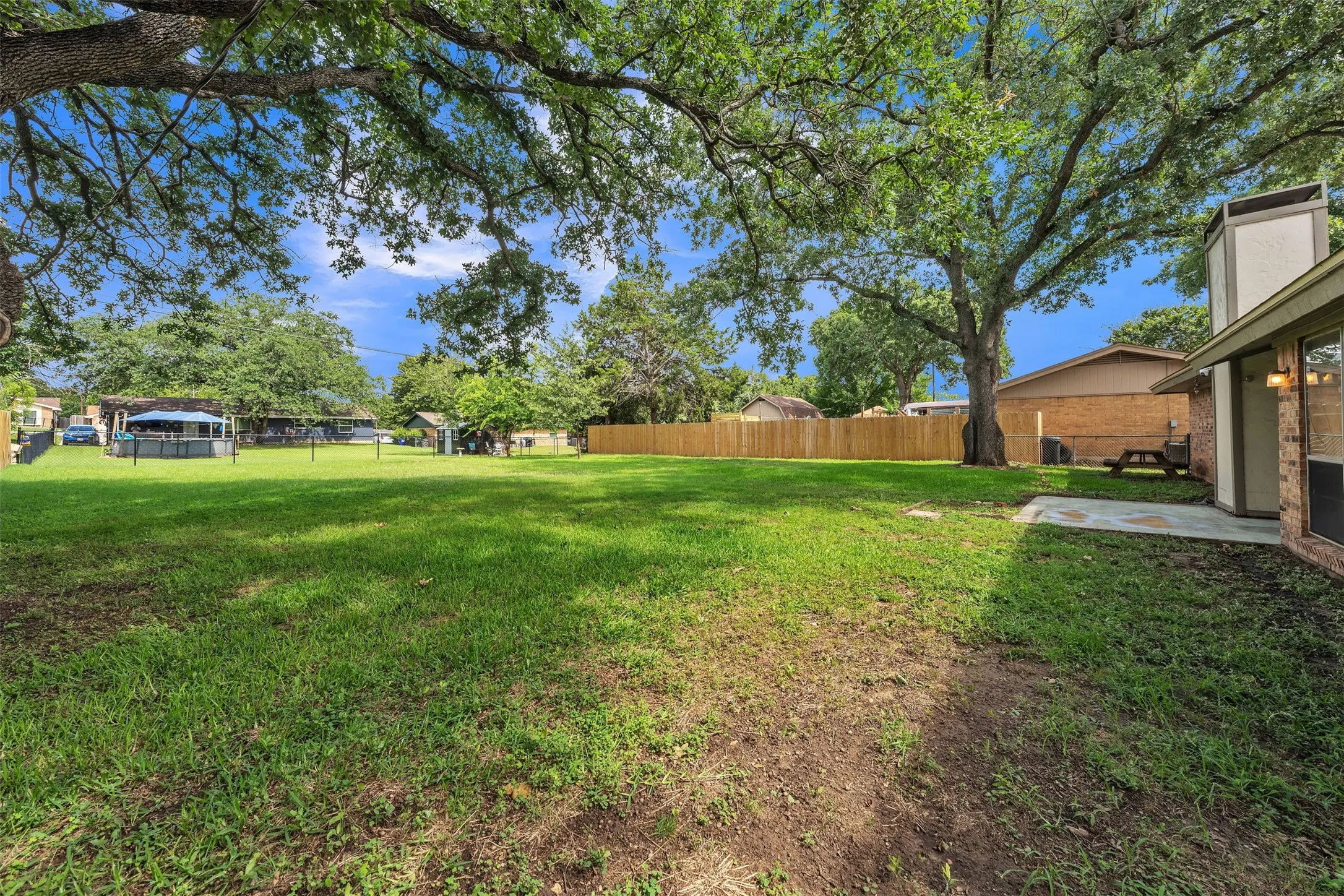 Single Family Residence For Sale in Tarrant County , 205 Mountain View Drive, Azle, Texas 76020, 3 Bedroom, 2 Bathroom, 2 Garage spaces, 1,484 Sqft, built in 1978, mls#21304704, Real Estate Agent in Azle, Homes For Sale in Tarrant county, Homes For Sale in Azle, Realtor in Azle Texas, Real Estate Brokerage Independent Realty Texas, Luminita Cordes Realtor