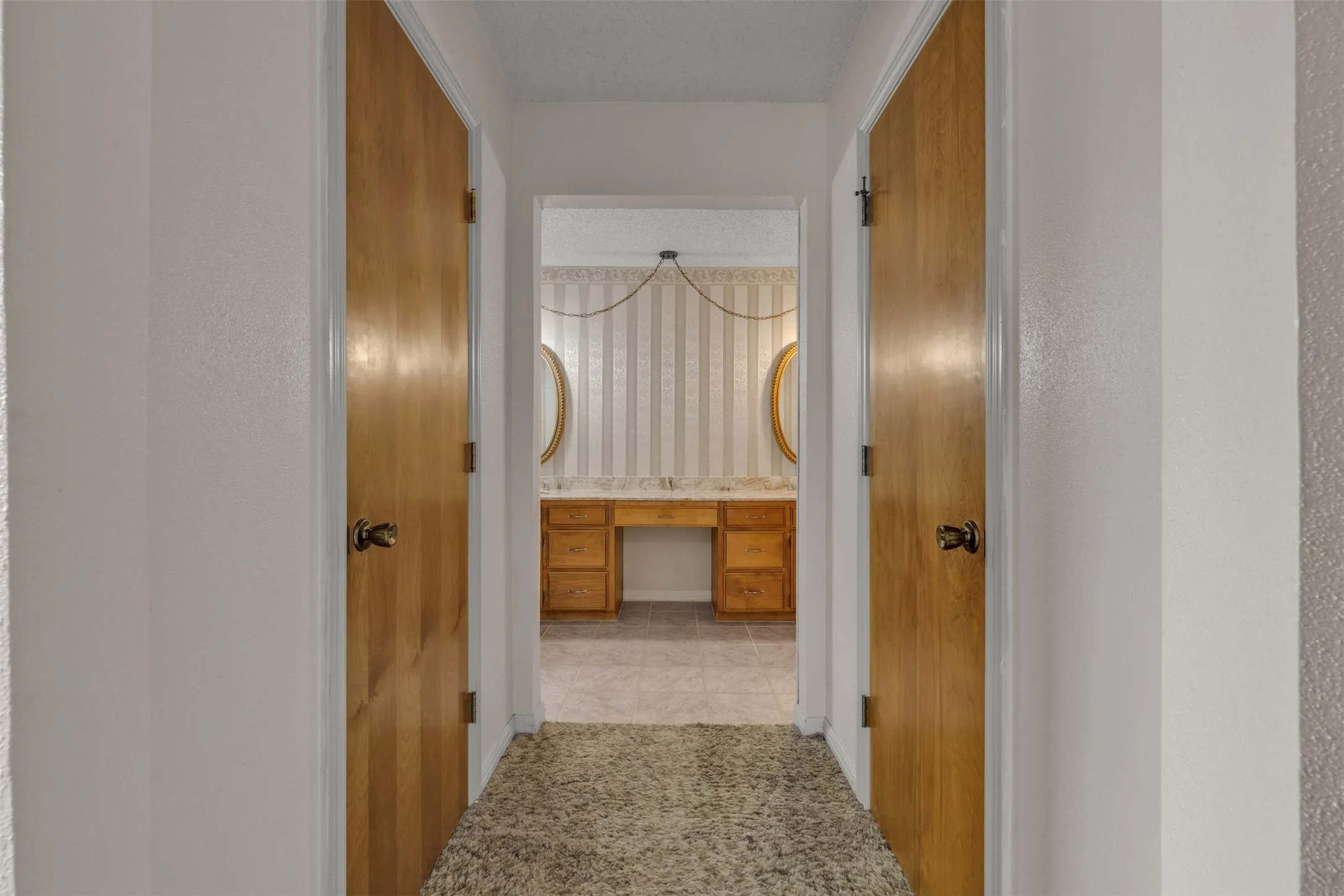 Single Family Residence For Sale in Tarrant County , 205 Mountain View Drive, Azle, Texas 76020, 3 Bedroom, 2 Bathroom, 2 Garage spaces, 1,484 Sqft, built in 1978, mls#21304704, Real Estate Agent in Azle, Homes For Sale in Tarrant county, Homes For Sale in Azle, Realtor in Azle Texas, Real Estate Brokerage Independent Realty Texas, Luminita Cordes Realtor