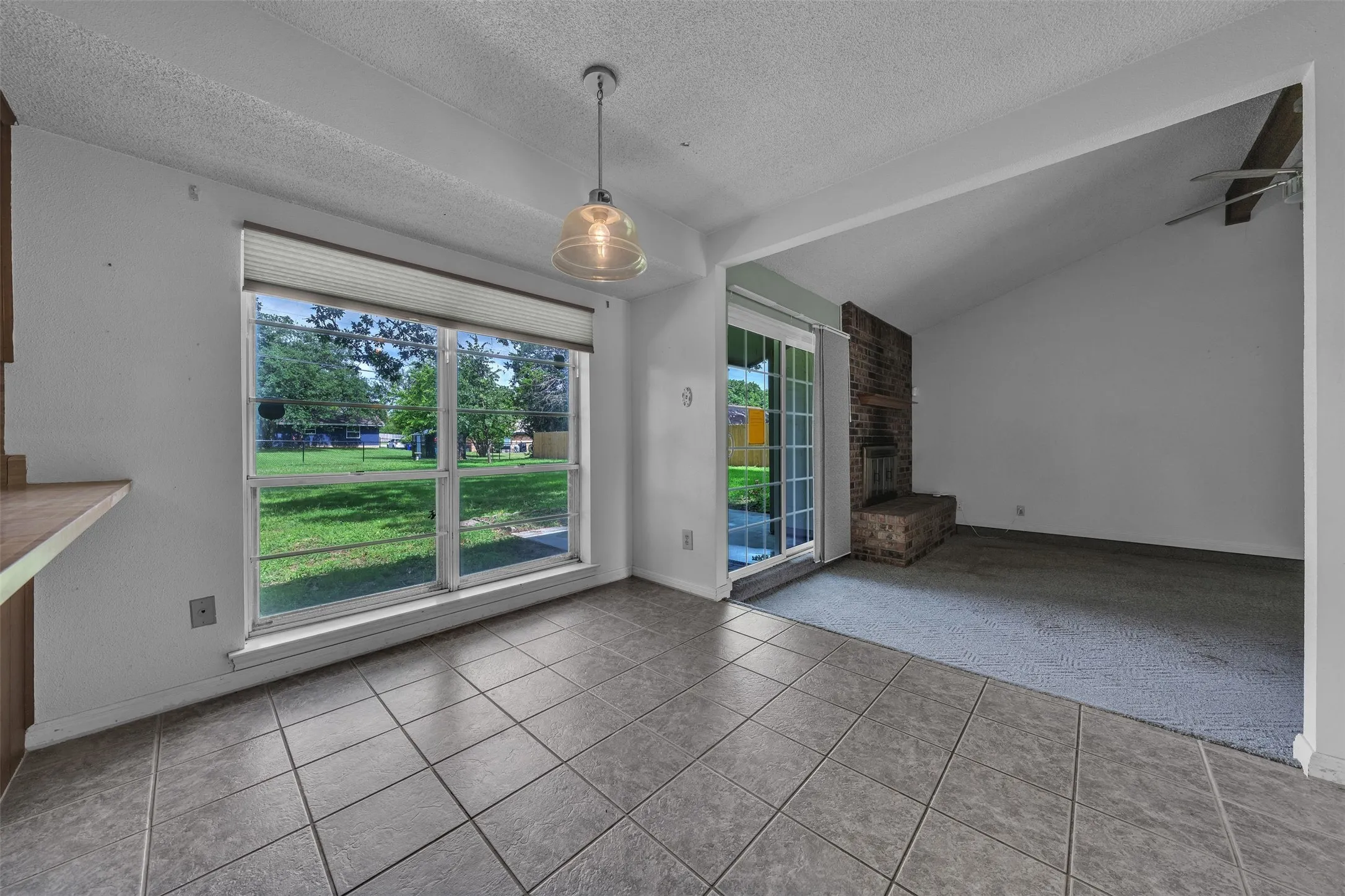 Single Family Residence For Sale in Tarrant County , 205 Mountain View Drive, Azle, Texas 76020, 3 Bedroom, 2 Bathroom, 2 Garage spaces, 1,484 Sqft, built in 1978, mls#21304704, Real Estate Agent in Azle, Homes For Sale in Tarrant county, Homes For Sale in Azle, Realtor in Azle Texas, Real Estate Brokerage Independent Realty Texas, Luminita Cordes Realtor