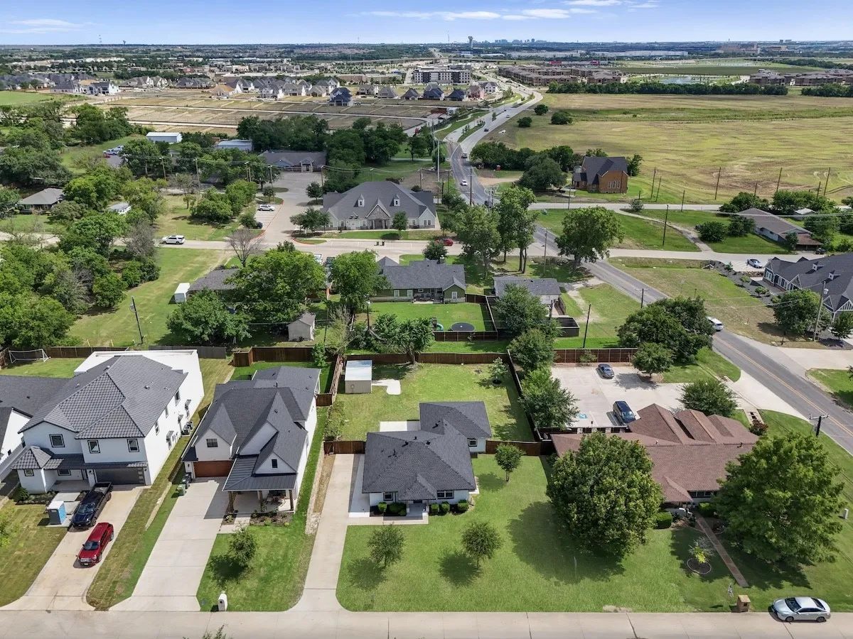 Single Family Residence For Sale in Collin County , 106 E 3rd Street, Prosper, Texas 75078, 3 Bedroom, 2 Bathroom, Garage spaces, 1,707 Sqft, built in 1965, mls#21302899, Real Estate Agent in Prosper, Homes For Sale in Collin county, Homes For Sale in Prosper, Realtor in Prosper Texas, Real Estate Brokerage Independent Realty Texas, Luminita Cordes Realtor