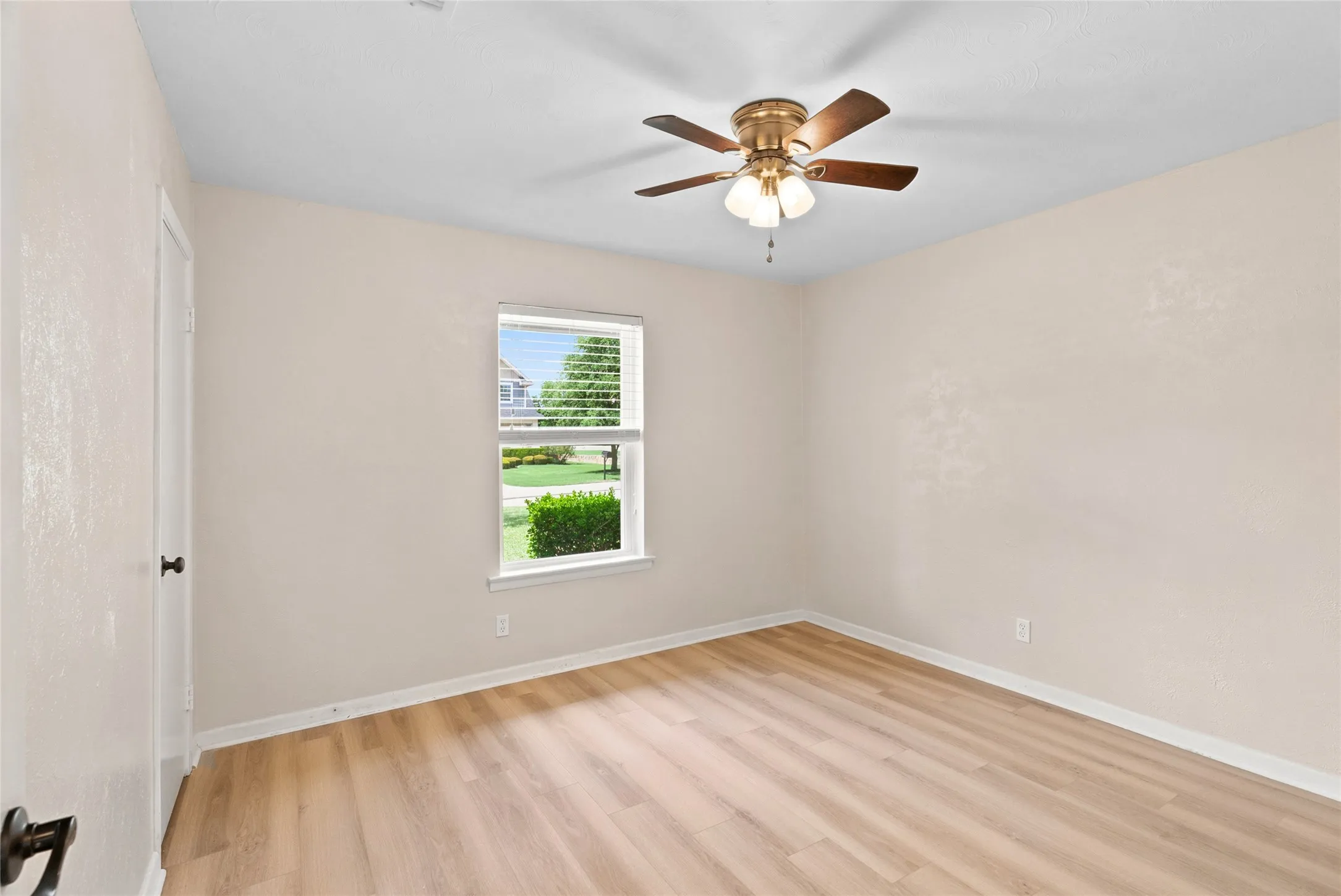 Single Family Residence For Sale in Collin County , 106 E 3rd Street, Prosper, Texas 75078, 3 Bedroom, 2 Bathroom, Garage spaces, 1,707 Sqft, built in 1965, mls#21302899, Real Estate Agent in Prosper, Homes For Sale in Collin county, Homes For Sale in Prosper, Realtor in Prosper Texas, Real Estate Brokerage Independent Realty Texas, Luminita Cordes Realtor