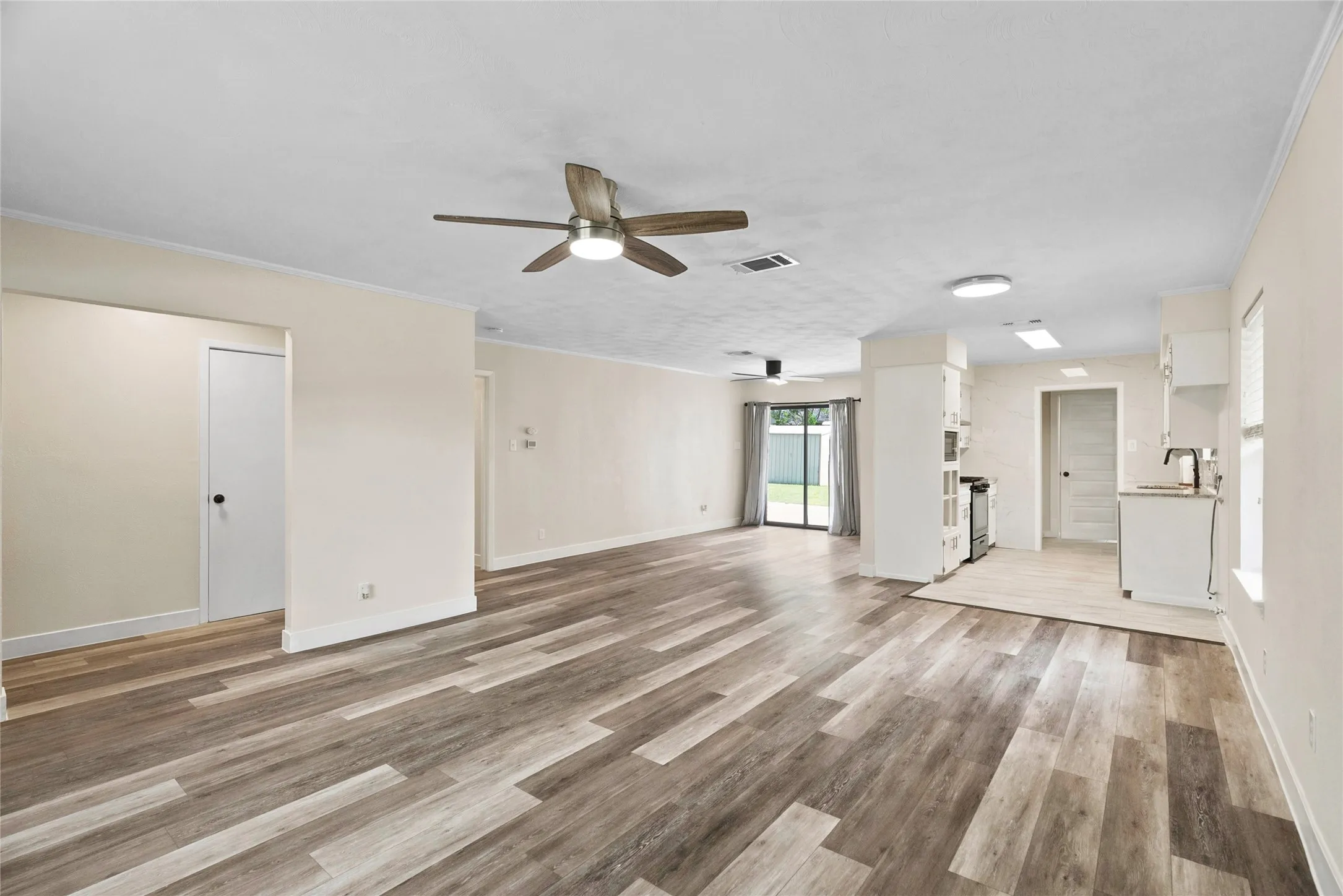 Single Family Residence For Sale in Collin County , 106 E 3rd Street, Prosper, Texas 75078, 3 Bedroom, 2 Bathroom, Garage spaces, 1,707 Sqft, built in 1965, mls#21302899, Real Estate Agent in Prosper, Homes For Sale in Collin county, Homes For Sale in Prosper, Realtor in Prosper Texas, Real Estate Brokerage Independent Realty Texas, Luminita Cordes Realtor