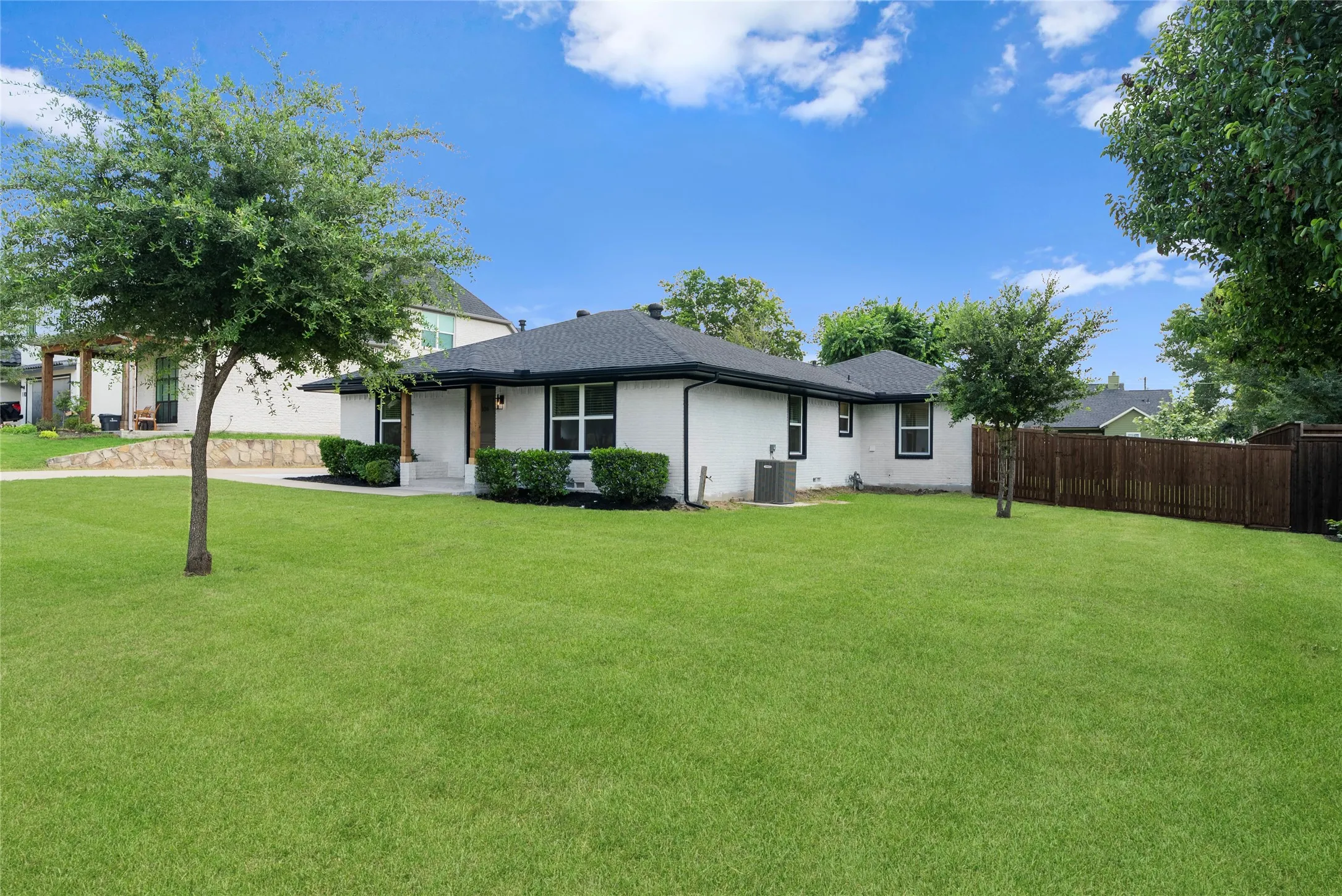 Single Family Residence For Sale in Collin County , 106 E 3rd Street, Prosper, Texas 75078, 3 Bedroom, 2 Bathroom, Garage spaces, 1,707 Sqft, built in 1965, mls#21302899, Real Estate Agent in Prosper, Homes For Sale in Collin county, Homes For Sale in Prosper, Realtor in Prosper Texas, Real Estate Brokerage Independent Realty Texas, Luminita Cordes Realtor
