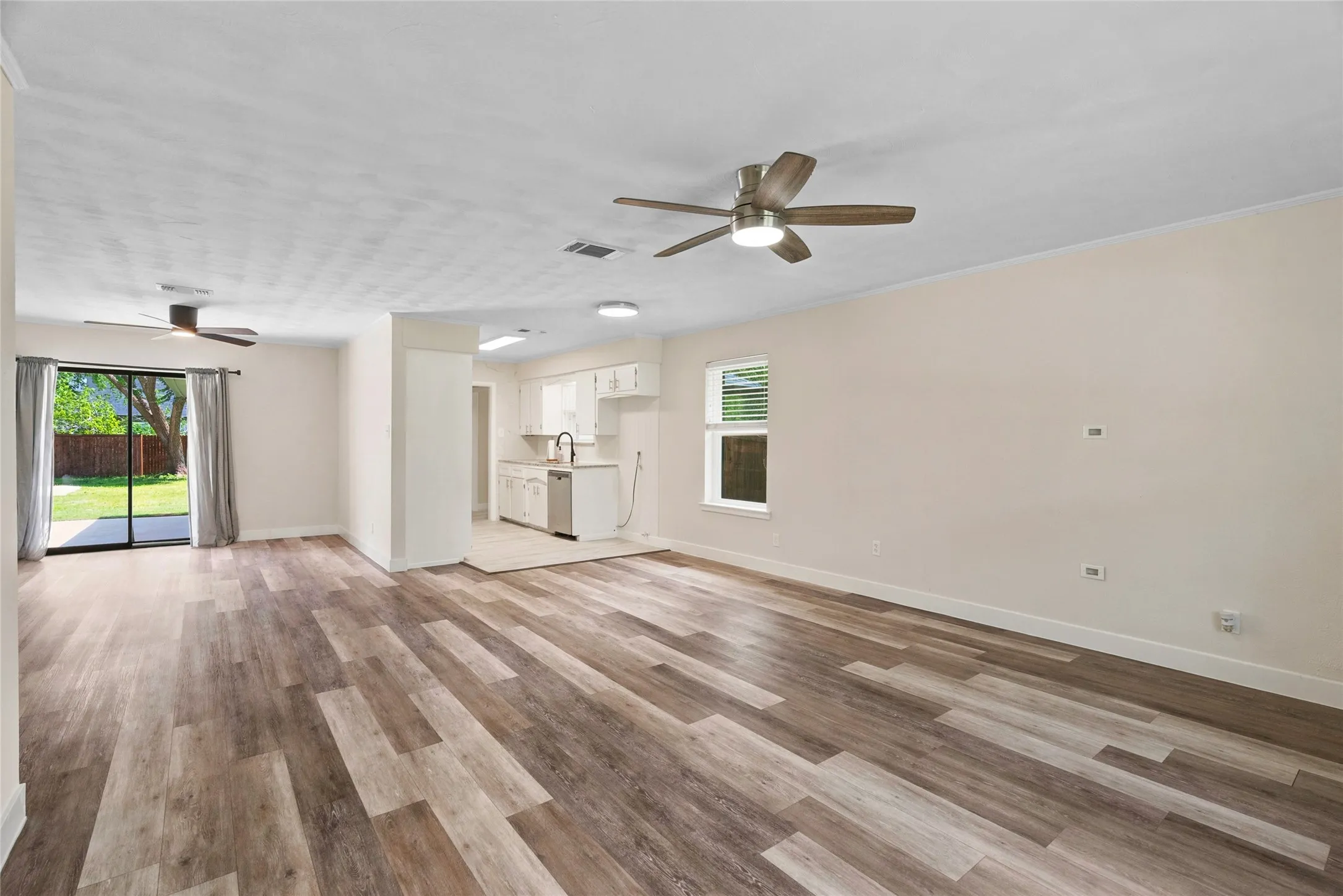 Single Family Residence For Sale in Collin County , 106 E 3rd Street, Prosper, Texas 75078, 3 Bedroom, 2 Bathroom, Garage spaces, 1,707 Sqft, built in 1965, mls#21302899, Real Estate Agent in Prosper, Homes For Sale in Collin county, Homes For Sale in Prosper, Realtor in Prosper Texas, Real Estate Brokerage Independent Realty Texas, Luminita Cordes Realtor