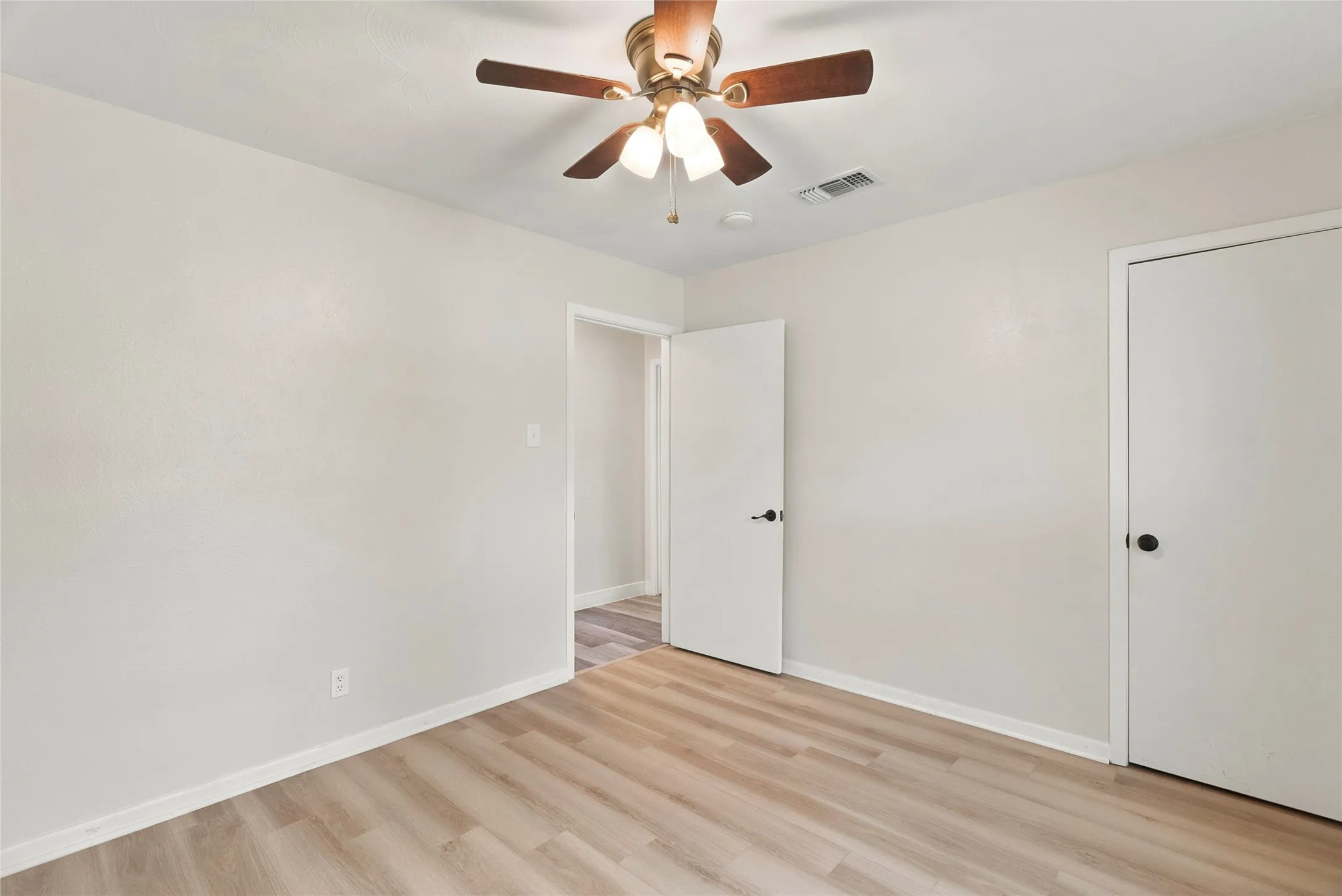 Single Family Residence For Sale in Collin County , 106 E 3rd Street, Prosper, Texas 75078, 3 Bedroom, 2 Bathroom, Garage spaces, 1,707 Sqft, built in 1965, mls#21302899, Real Estate Agent in Prosper, Homes For Sale in Collin county, Homes For Sale in Prosper, Realtor in Prosper Texas, Real Estate Brokerage Independent Realty Texas, Luminita Cordes Realtor