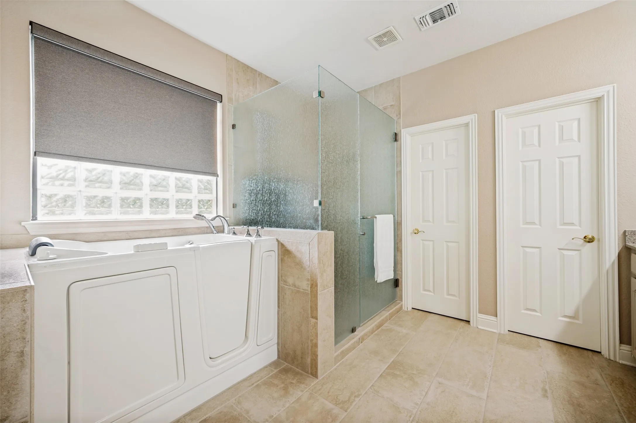 Single Family Residence For Sale in Collin County , 501 Arthur Court, Lucas, Texas 75002, 4 Bedroom, 3 Bathroom, 4 Garage spaces, 3,673 Sqft, built in 2003, mls#21304419, Real Estate Agent in Lucas, Homes For Sale in Collin county, Homes For Sale in Lucas, Realtor in Lucas Texas, Real Estate Brokerage Independent Realty Texas, Luminita Cordes Realtor