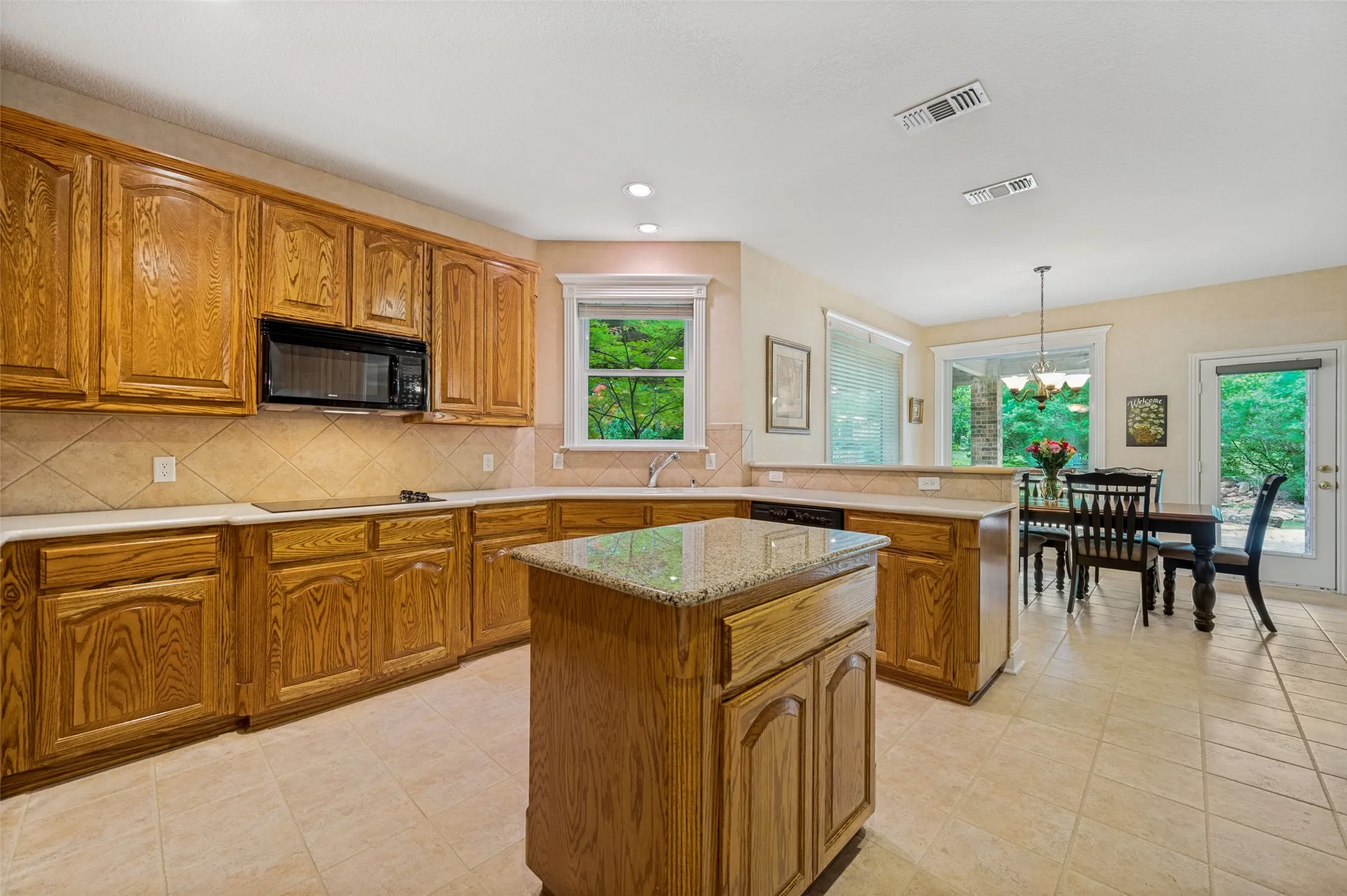 Single Family Residence For Sale in Collin County , 501 Arthur Court, Lucas, Texas 75002, 4 Bedroom, 3 Bathroom, 4 Garage spaces, 3,673 Sqft, built in 2003, mls#21304419, Real Estate Agent in Lucas, Homes For Sale in Collin county, Homes For Sale in Lucas, Realtor in Lucas Texas, Real Estate Brokerage Independent Realty Texas, Luminita Cordes Realtor