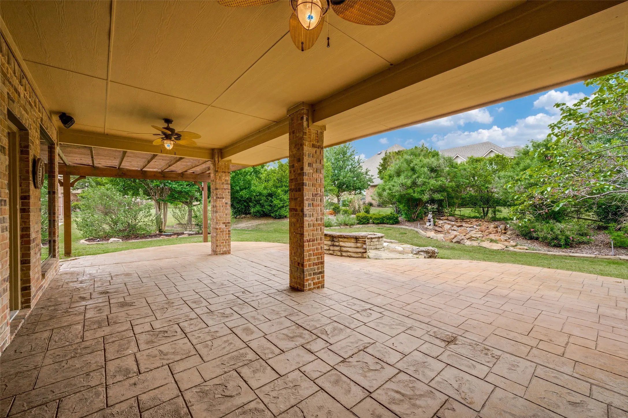 Single Family Residence For Sale in Collin County , 501 Arthur Court, Lucas, Texas 75002, 4 Bedroom, 3 Bathroom, 4 Garage spaces, 3,673 Sqft, built in 2003, mls#21304419, Real Estate Agent in Lucas, Homes For Sale in Collin county, Homes For Sale in Lucas, Realtor in Lucas Texas, Real Estate Brokerage Independent Realty Texas, Luminita Cordes Realtor