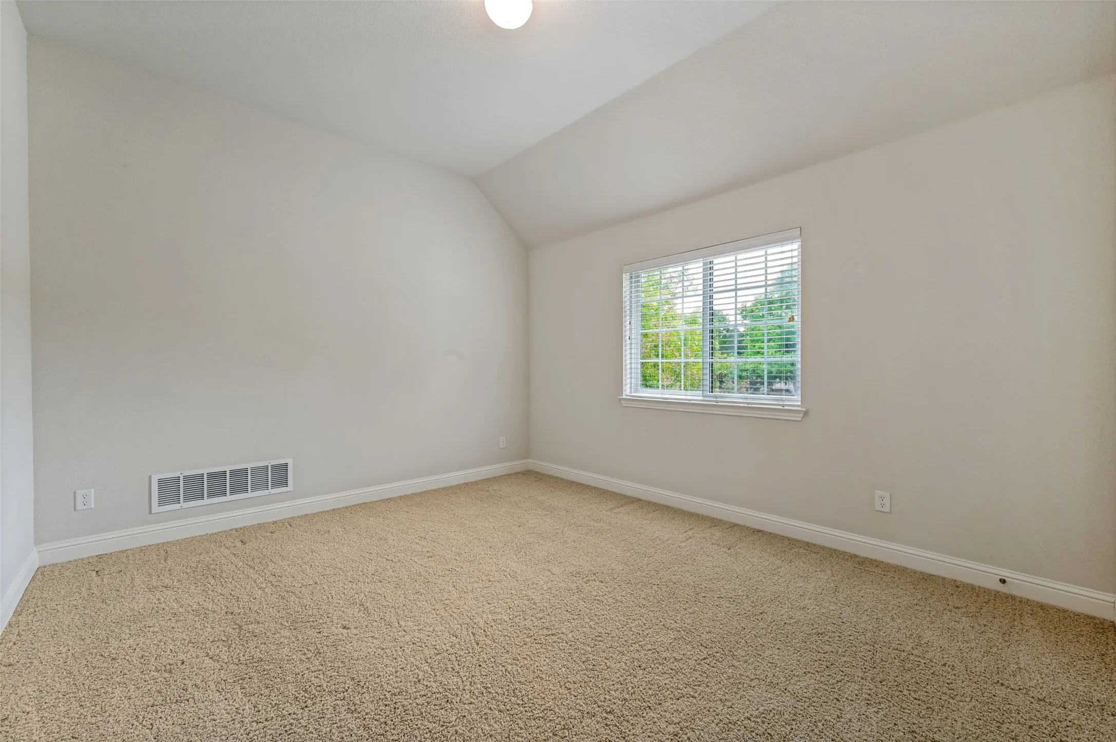 Single Family Residence For Sale in Collin County , 501 Arthur Court, Lucas, Texas 75002, 4 Bedroom, 3 Bathroom, 4 Garage spaces, 3,673 Sqft, built in 2003, mls#21304419, Real Estate Agent in Lucas, Homes For Sale in Collin county, Homes For Sale in Lucas, Realtor in Lucas Texas, Real Estate Brokerage Independent Realty Texas, Luminita Cordes Realtor