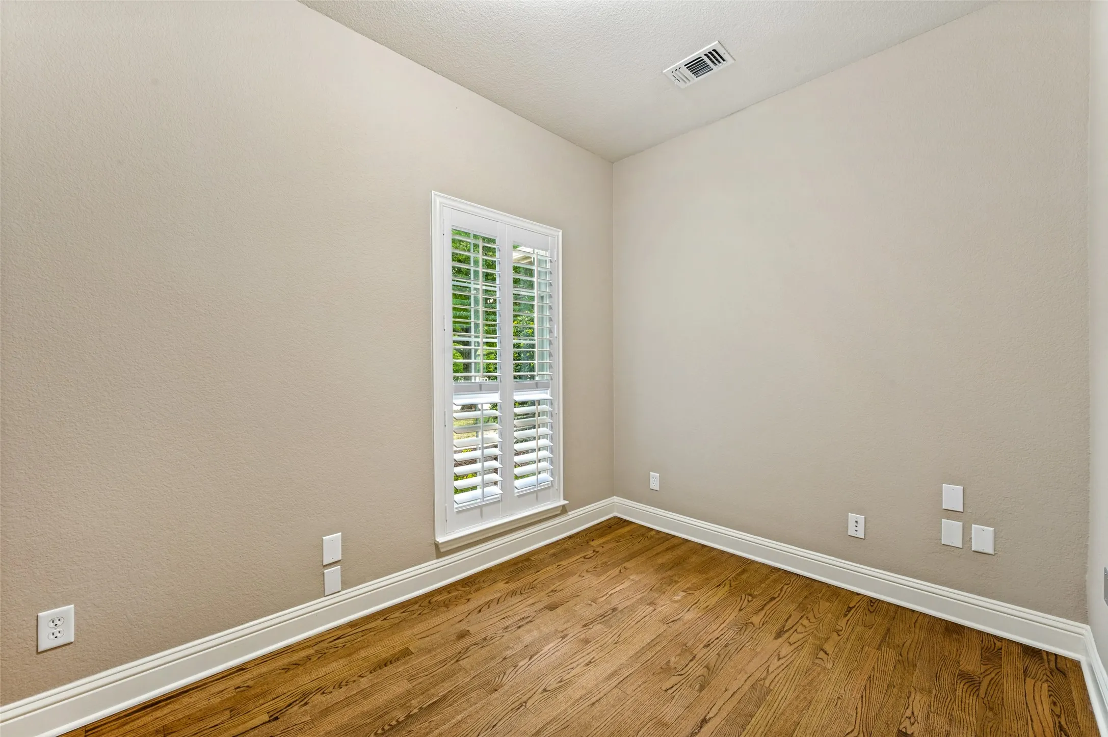 Single Family Residence For Sale in Collin County , 501 Arthur Court, Lucas, Texas 75002, 4 Bedroom, 3 Bathroom, 4 Garage spaces, 3,673 Sqft, built in 2003, mls#21304419, Real Estate Agent in Lucas, Homes For Sale in Collin county, Homes For Sale in Lucas, Realtor in Lucas Texas, Real Estate Brokerage Independent Realty Texas, Luminita Cordes Realtor