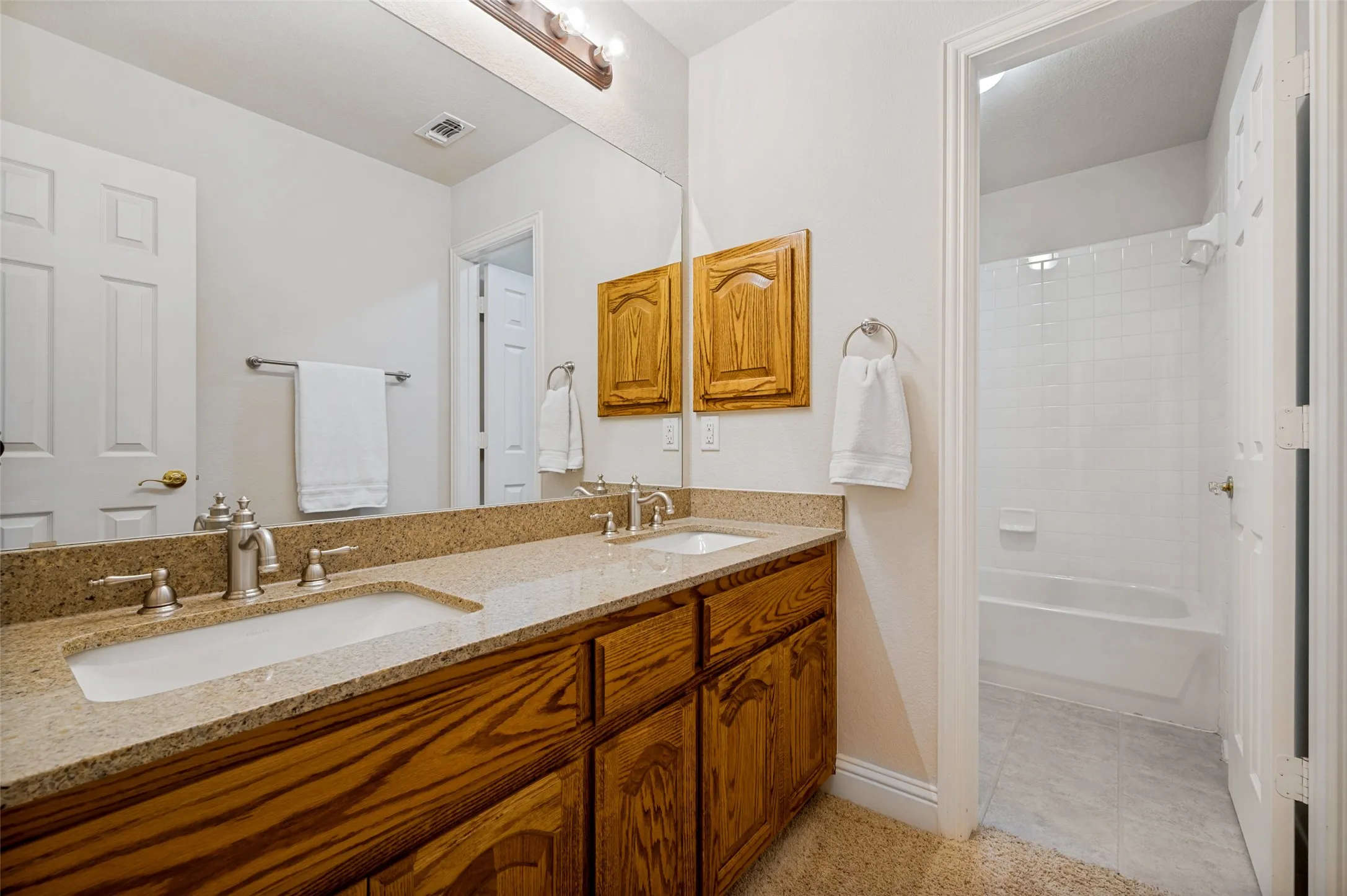 Single Family Residence For Sale in Collin County , 501 Arthur Court, Lucas, Texas 75002, 4 Bedroom, 3 Bathroom, 4 Garage spaces, 3,673 Sqft, built in 2003, mls#21304419, Real Estate Agent in Lucas, Homes For Sale in Collin county, Homes For Sale in Lucas, Realtor in Lucas Texas, Real Estate Brokerage Independent Realty Texas, Luminita Cordes Realtor
