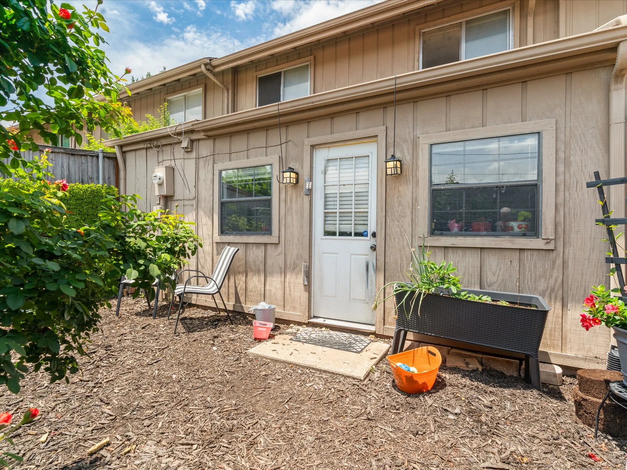 Townhouse For Sale in Dallas County , 11926 Leisure Drive, Dallas, Texas 75243, 3 Bedroom, 3 Bathroom, Garage spaces, 1,478 Sqft, built in 1974, mls#21302931, Real Estate Agent in Dallas, Homes For Sale in Dallas county, Homes For Sale in Dallas, Realtor in Dallas Texas, Real Estate Brokerage Independent Realty Texas, Luminita Cordes Realtor