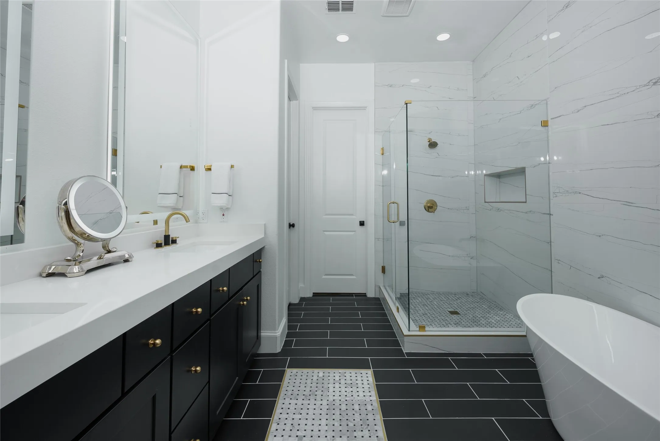 Townhouse For Rent in Dallas County , 727 Will Rice Avenue, Irving, Texas 75039, 3 Bedroom, 4 Bathroom, 2 Garage spaces, 2,257 Sqft, built in 2014, mls#21305392, Real Estate Agent in Irving, Homes For Rent in Dallas county, Homes For Rent in Irving, Realtor in Irving Texas, Real Estate Brokerage Independent Realty Texas, Luminita Cordes Realtor