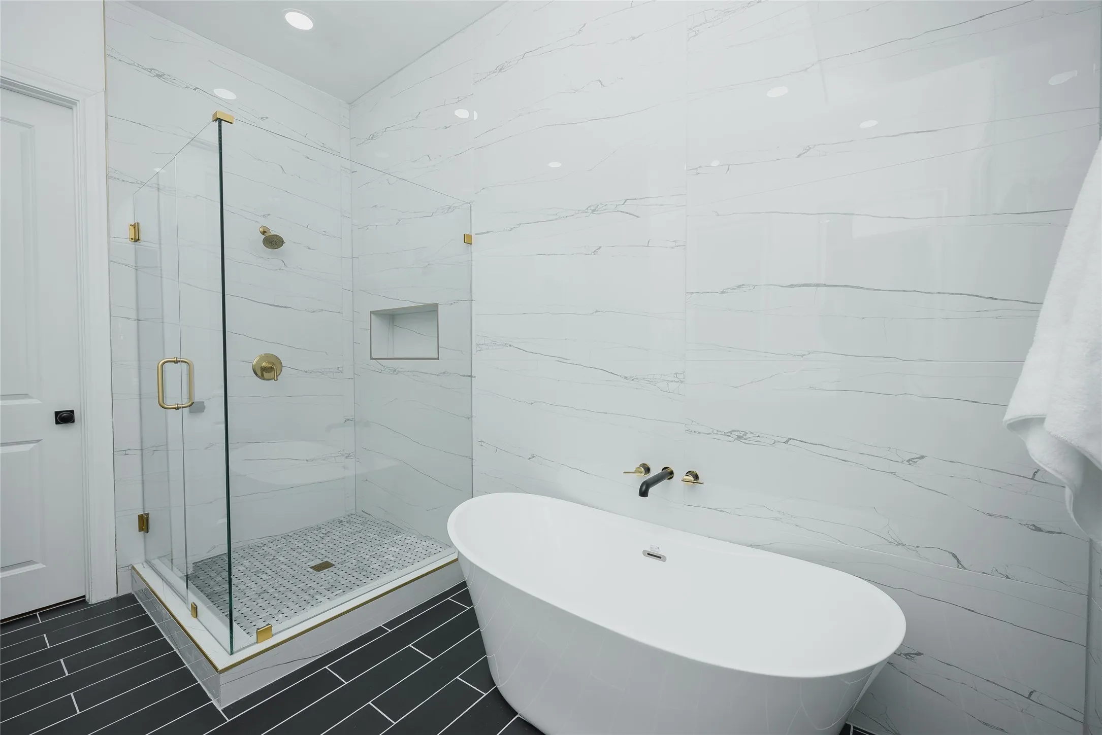 Townhouse For Rent in Dallas County , 727 Will Rice Avenue, Irving, Texas 75039, 3 Bedroom, 4 Bathroom, 2 Garage spaces, 2,257 Sqft, built in 2014, mls#21305392, Real Estate Agent in Irving, Homes For Rent in Dallas county, Homes For Rent in Irving, Realtor in Irving Texas, Real Estate Brokerage Independent Realty Texas, Luminita Cordes Realtor
