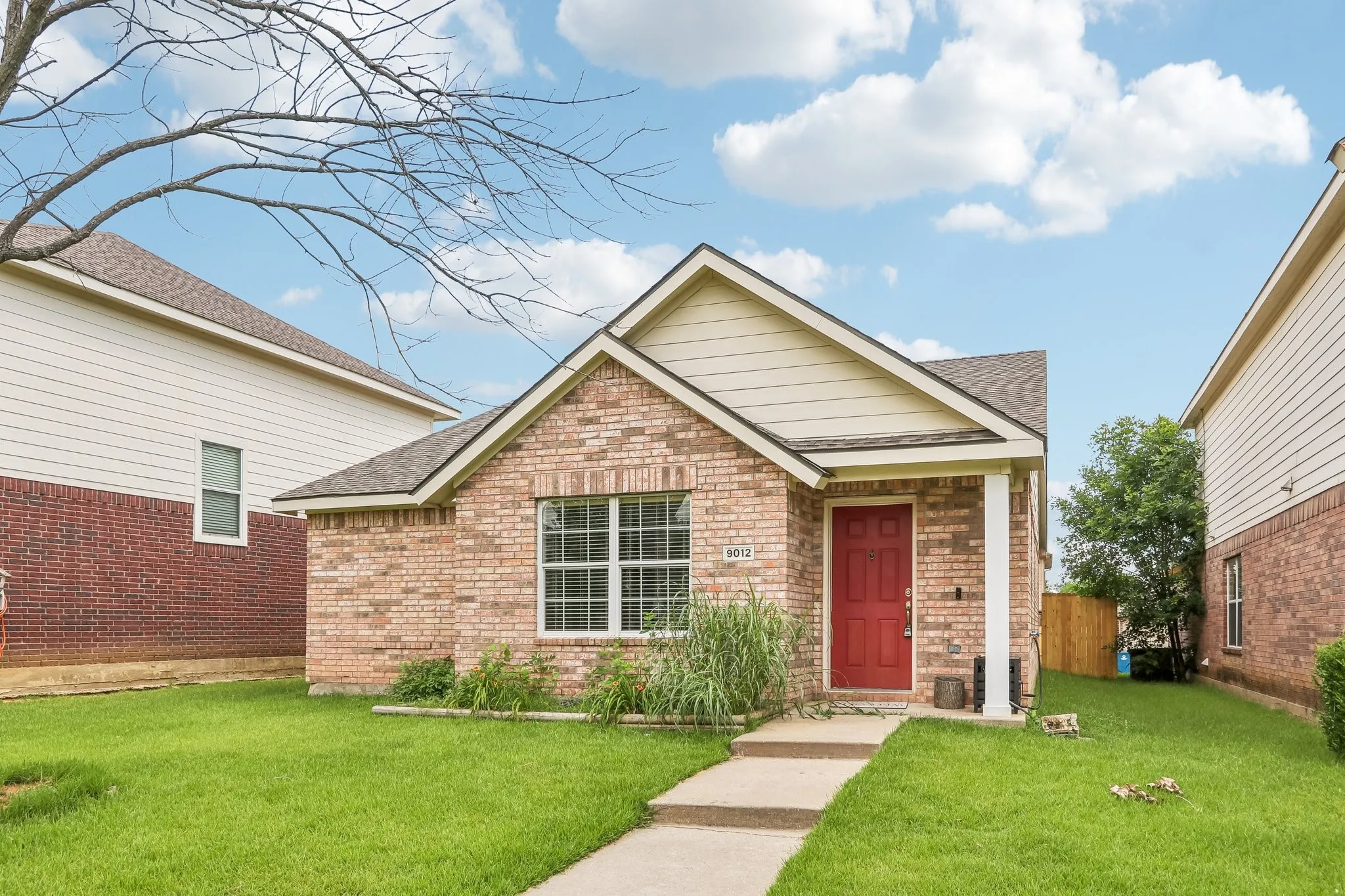 Single Family Residence For Sale in Denton County , 9012 Wayne Street, Cross Roads, Texas 76227, 3 Bedroom, 2 Bathroom, 2 Garage spaces, 1,208 Sqft, built in 2004, mls#21305394, Real Estate Agent in Cross Roads, Homes For Sale in Denton county, Homes For Sale in Cross Roads, Realtor in Cross Roads Texas, Real Estate Brokerage Independent Realty Texas, Luminita Cordes Realtor