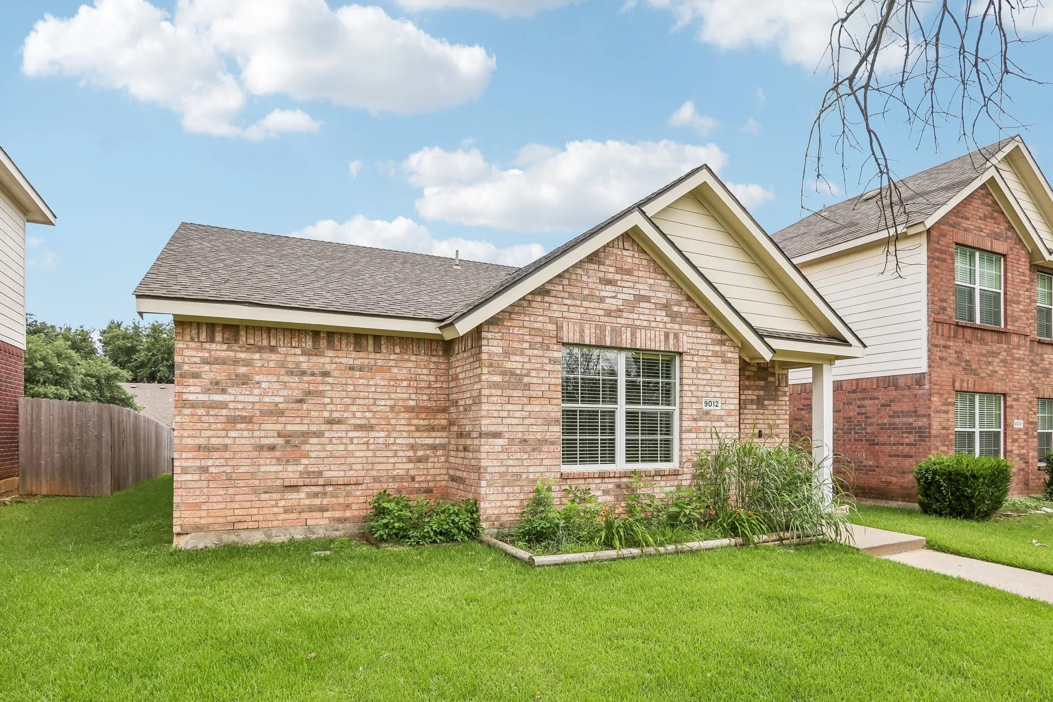 Single Family Residence For Sale in Denton County , 9012 Wayne Street, Cross Roads, Texas 76227, 3 Bedroom, 2 Bathroom, 2 Garage spaces, 1,208 Sqft, built in 2004, mls#21305394, Real Estate Agent in Cross Roads, Homes For Sale in Denton county, Homes For Sale in Cross Roads, Realtor in Cross Roads Texas, Real Estate Brokerage Independent Realty Texas, Luminita Cordes Realtor