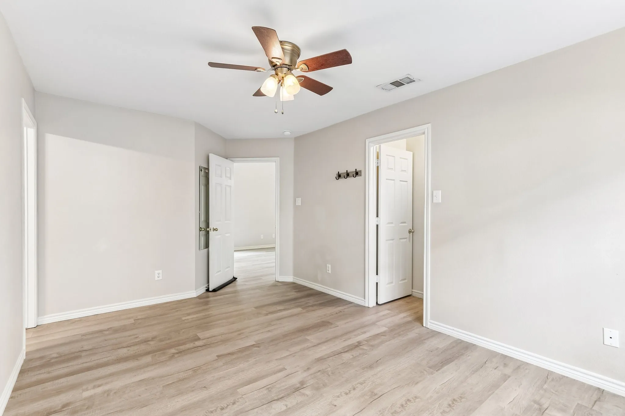 Single Family Residence For Sale in Denton County , 9012 Wayne Street, Cross Roads, Texas 76227, 3 Bedroom, 2 Bathroom, 2 Garage spaces, 1,208 Sqft, built in 2004, mls#21305394, Real Estate Agent in Cross Roads, Homes For Sale in Denton county, Homes For Sale in Cross Roads, Realtor in Cross Roads Texas, Real Estate Brokerage Independent Realty Texas, Luminita Cordes Realtor
