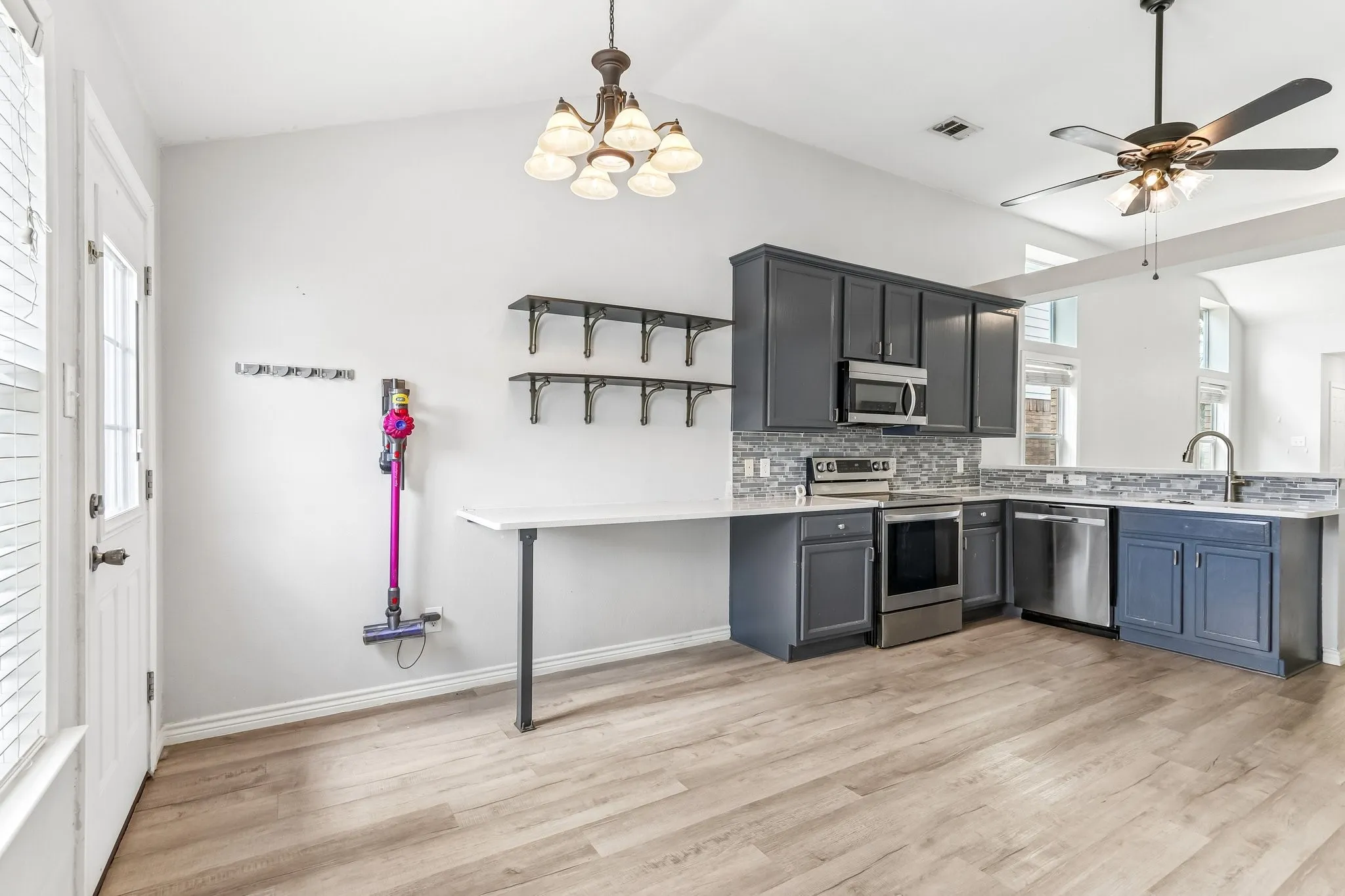 Single Family Residence For Sale in Denton County , 9012 Wayne Street, Cross Roads, Texas 76227, 3 Bedroom, 2 Bathroom, 2 Garage spaces, 1,208 Sqft, built in 2004, mls#21305394, Real Estate Agent in Cross Roads, Homes For Sale in Denton county, Homes For Sale in Cross Roads, Realtor in Cross Roads Texas, Real Estate Brokerage Independent Realty Texas, Luminita Cordes Realtor
