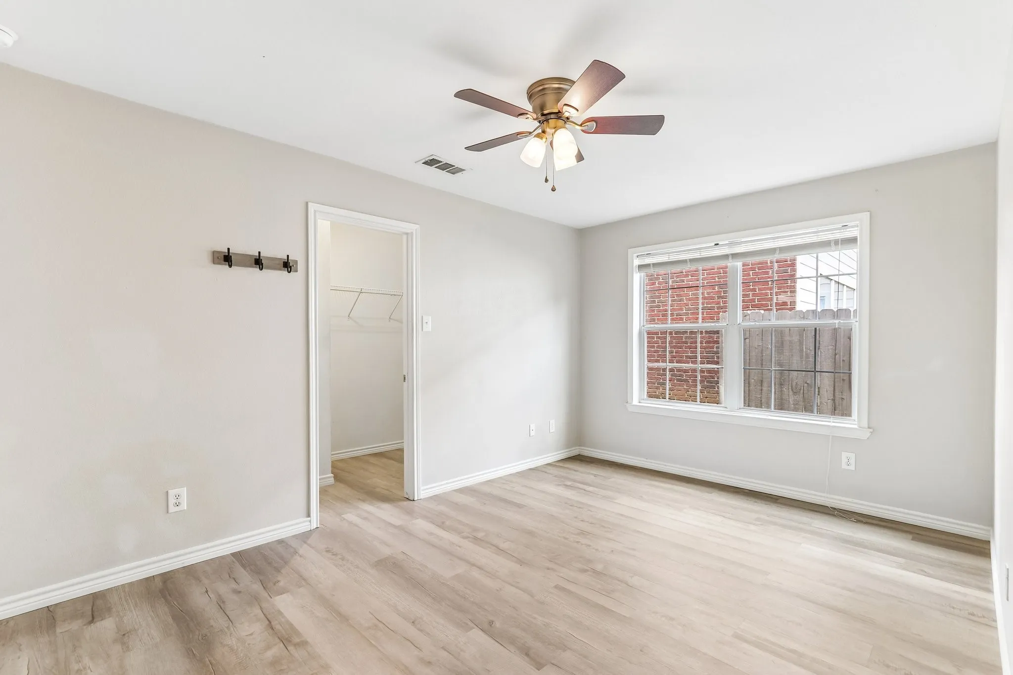 Single Family Residence For Sale in Denton County , 9012 Wayne Street, Cross Roads, Texas 76227, 3 Bedroom, 2 Bathroom, 2 Garage spaces, 1,208 Sqft, built in 2004, mls#21305394, Real Estate Agent in Cross Roads, Homes For Sale in Denton county, Homes For Sale in Cross Roads, Realtor in Cross Roads Texas, Real Estate Brokerage Independent Realty Texas, Luminita Cordes Realtor