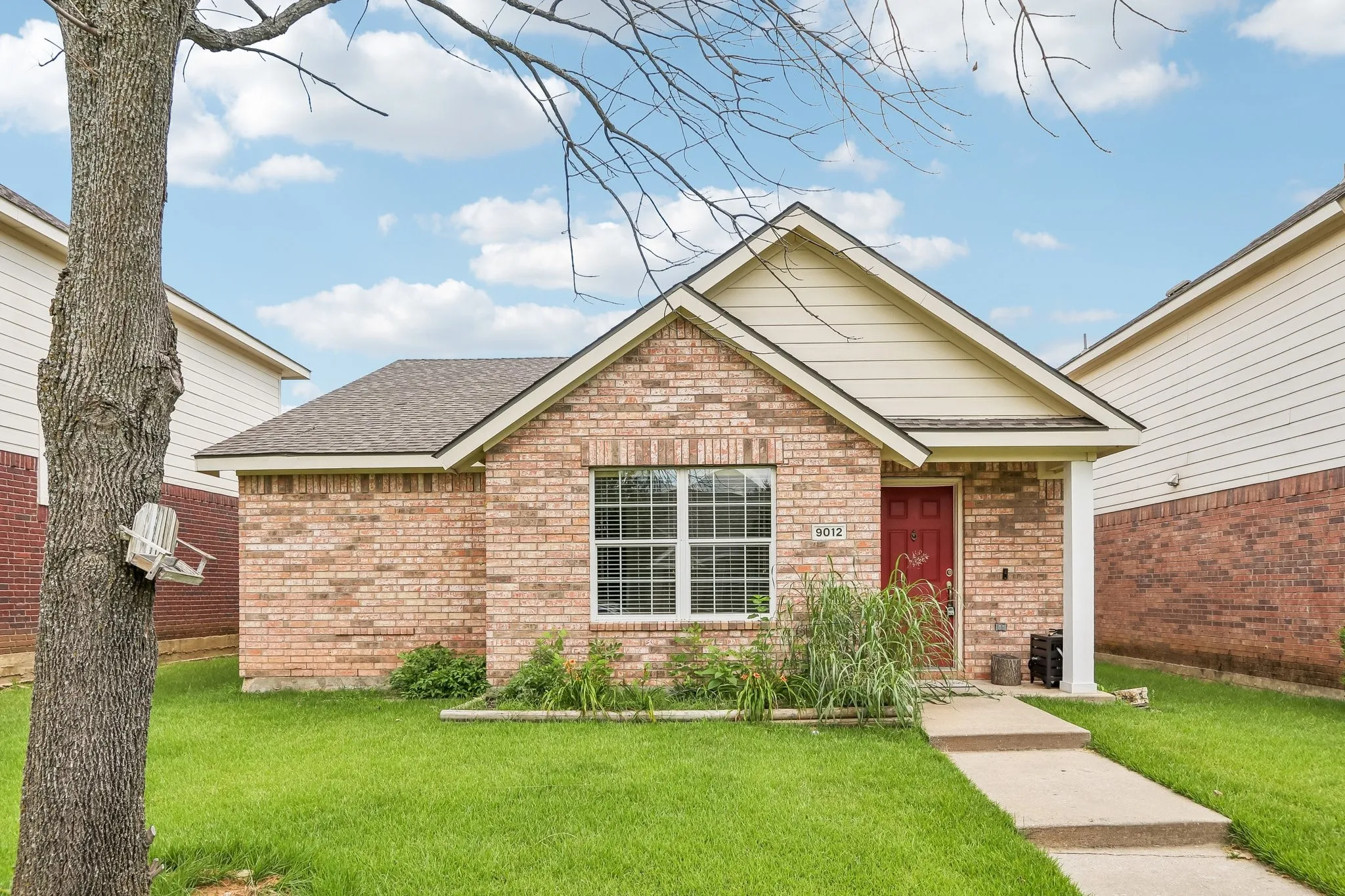 Single Family Residence For Sale in Denton County , 9012 Wayne Street, Cross Roads, Texas 76227, 3 Bedroom, 2 Bathroom, 2 Garage spaces, 1,208 Sqft, built in 2004, mls#21305394, Real Estate Agent in Cross Roads, Homes For Sale in Denton county, Homes For Sale in Cross Roads, Realtor in Cross Roads Texas, Real Estate Brokerage Independent Realty Texas, Luminita Cordes Realtor