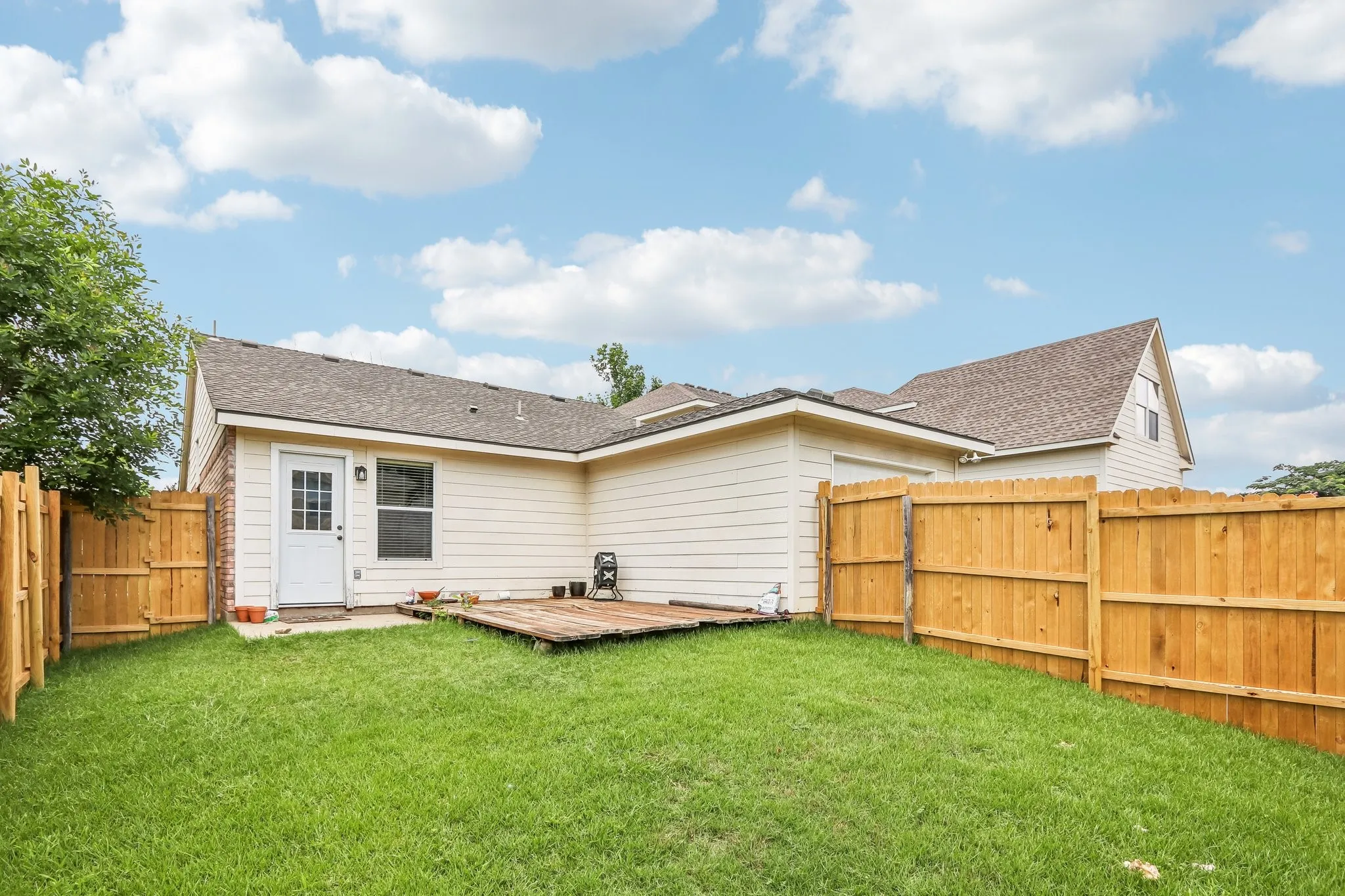 Single Family Residence For Sale in Denton County , 9012 Wayne Street, Cross Roads, Texas 76227, 3 Bedroom, 2 Bathroom, 2 Garage spaces, 1,208 Sqft, built in 2004, mls#21305394, Real Estate Agent in Cross Roads, Homes For Sale in Denton county, Homes For Sale in Cross Roads, Realtor in Cross Roads Texas, Real Estate Brokerage Independent Realty Texas, Luminita Cordes Realtor
