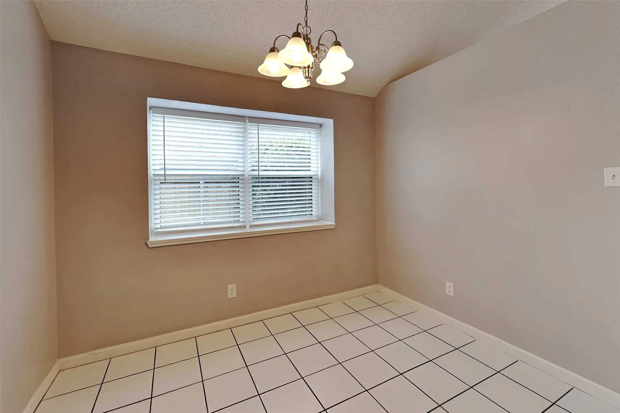 Single Family Residence For Rent in Collin County , 712 Bluebonnet Drive, Allen, Texas 75002, 3 Bedroom, 2 Bathroom, 2 Garage spaces, 1,521 Sqft, built in 1985, mls#21305411, Real Estate Agent in Allen, Homes For Rent in Collin county, Homes For Rent in Allen, Realtor in Allen Texas, Real Estate Brokerage Independent Realty Texas, Luminita Cordes Realtor