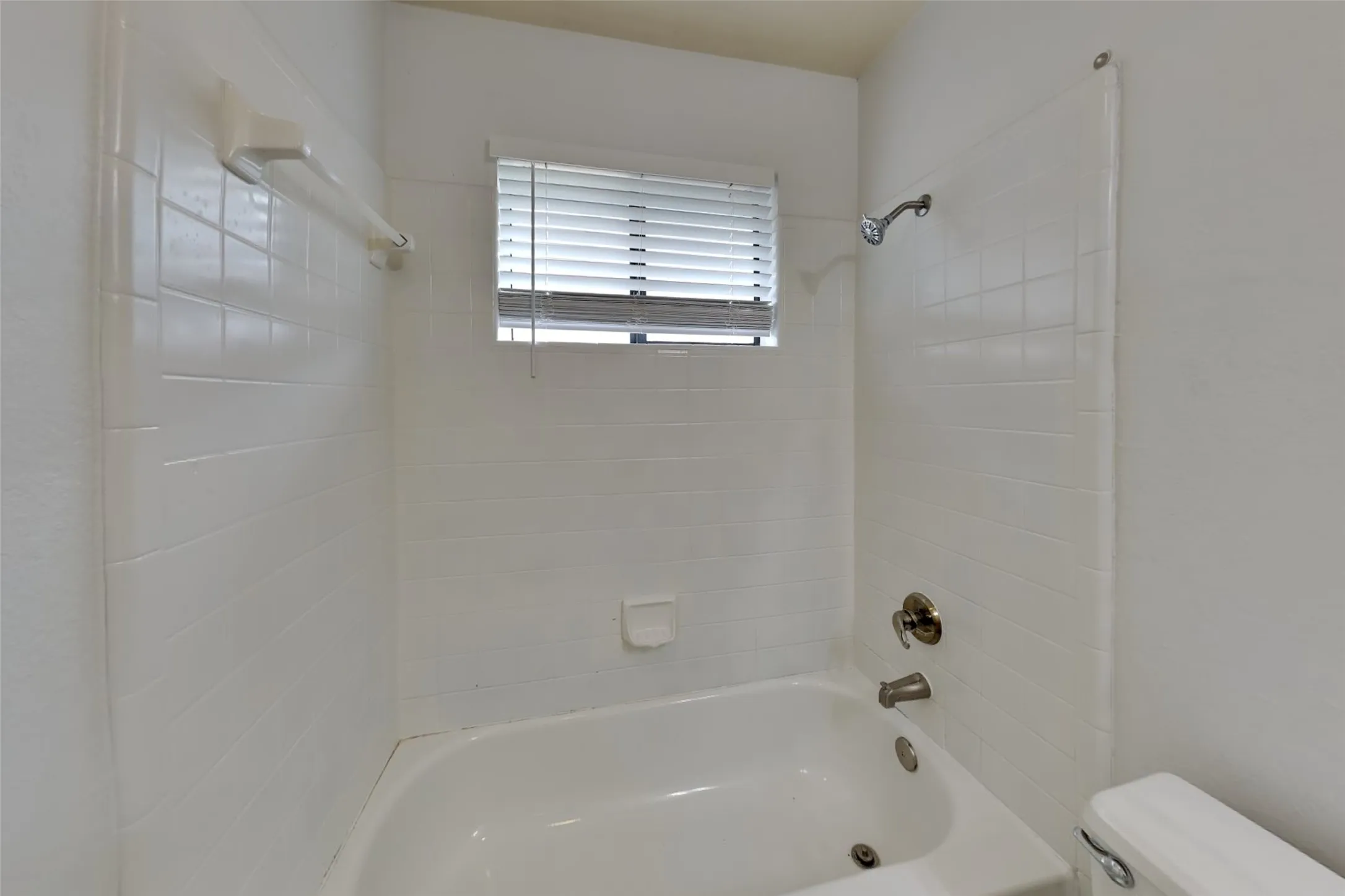 Single Family Residence For Rent in Collin County , 712 Bluebonnet Drive, Allen, Texas 75002, 3 Bedroom, 2 Bathroom, 2 Garage spaces, 1,521 Sqft, built in 1985, mls#21305411, Real Estate Agent in Allen, Homes For Rent in Collin county, Homes For Rent in Allen, Realtor in Allen Texas, Real Estate Brokerage Independent Realty Texas, Luminita Cordes Realtor