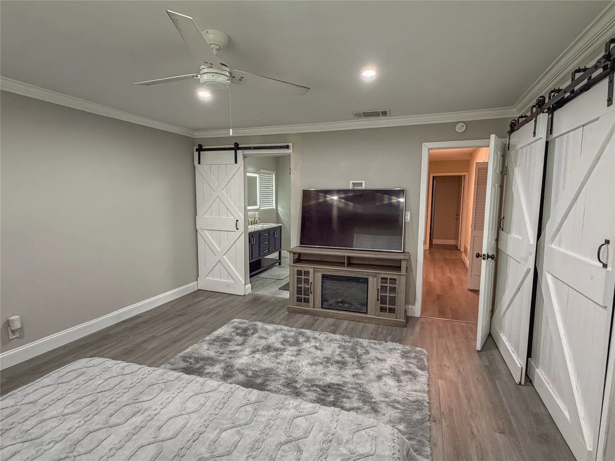 Single Family Residence For Sale in Ellis County , 604 Cooper Street, Ennis, Texas 75119, 3 Bedroom, 3 Bathroom, 2 Garage spaces, 2,026 Sqft, built in 1969, mls#21305420, Real Estate Agent in Ennis, Homes For Sale in Ellis county, Homes For Sale in Ennis, Realtor in Ennis Texas, Real Estate Brokerage Independent Realty Texas, Luminita Cordes Realtor