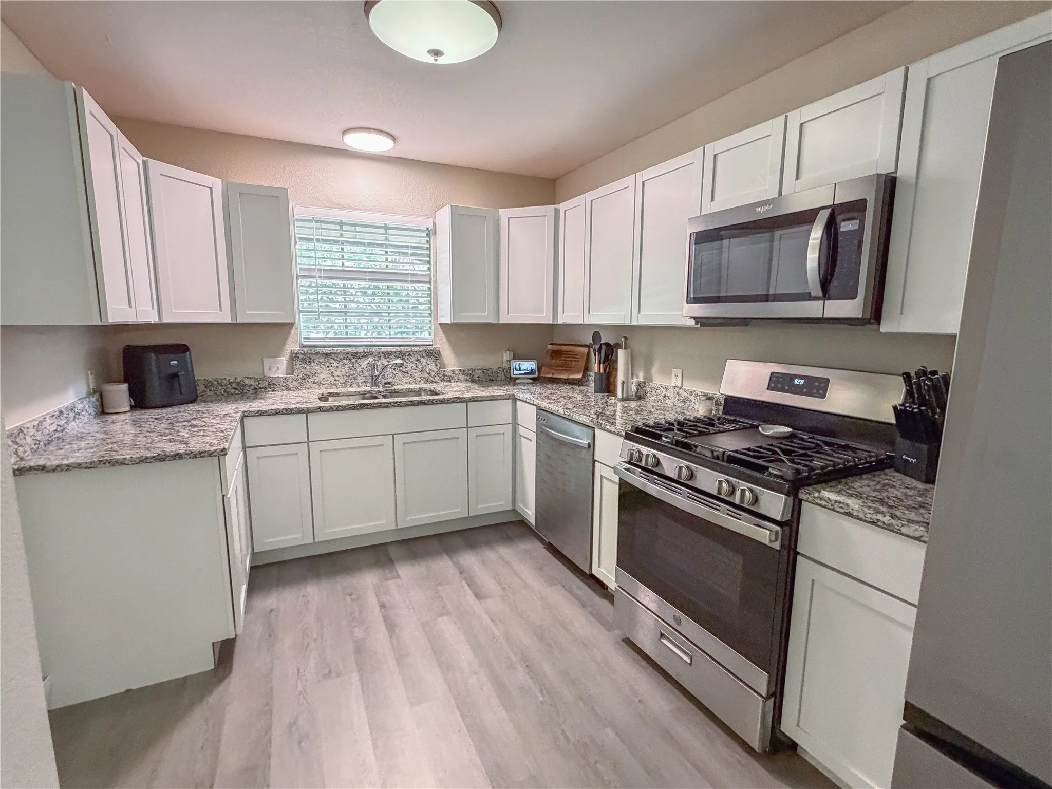 Single Family Residence For Sale in Ellis County , 604 Cooper Street, Ennis, Texas 75119, 3 Bedroom, 3 Bathroom, 2 Garage spaces, 2,026 Sqft, built in 1969, mls#21305420, Real Estate Agent in Ennis, Homes For Sale in Ellis county, Homes For Sale in Ennis, Realtor in Ennis Texas, Real Estate Brokerage Independent Realty Texas, Luminita Cordes Realtor