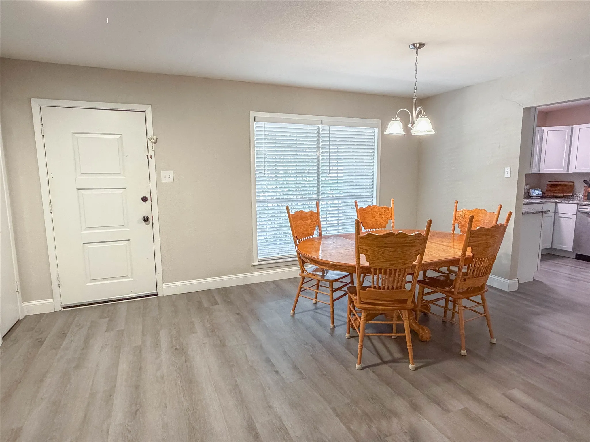Single Family Residence For Sale in Ellis County , 604 Cooper Street, Ennis, Texas 75119, 3 Bedroom, 3 Bathroom, 2 Garage spaces, 2,026 Sqft, built in 1969, mls#21305420, Real Estate Agent in Ennis, Homes For Sale in Ellis county, Homes For Sale in Ennis, Realtor in Ennis Texas, Real Estate Brokerage Independent Realty Texas, Luminita Cordes Realtor