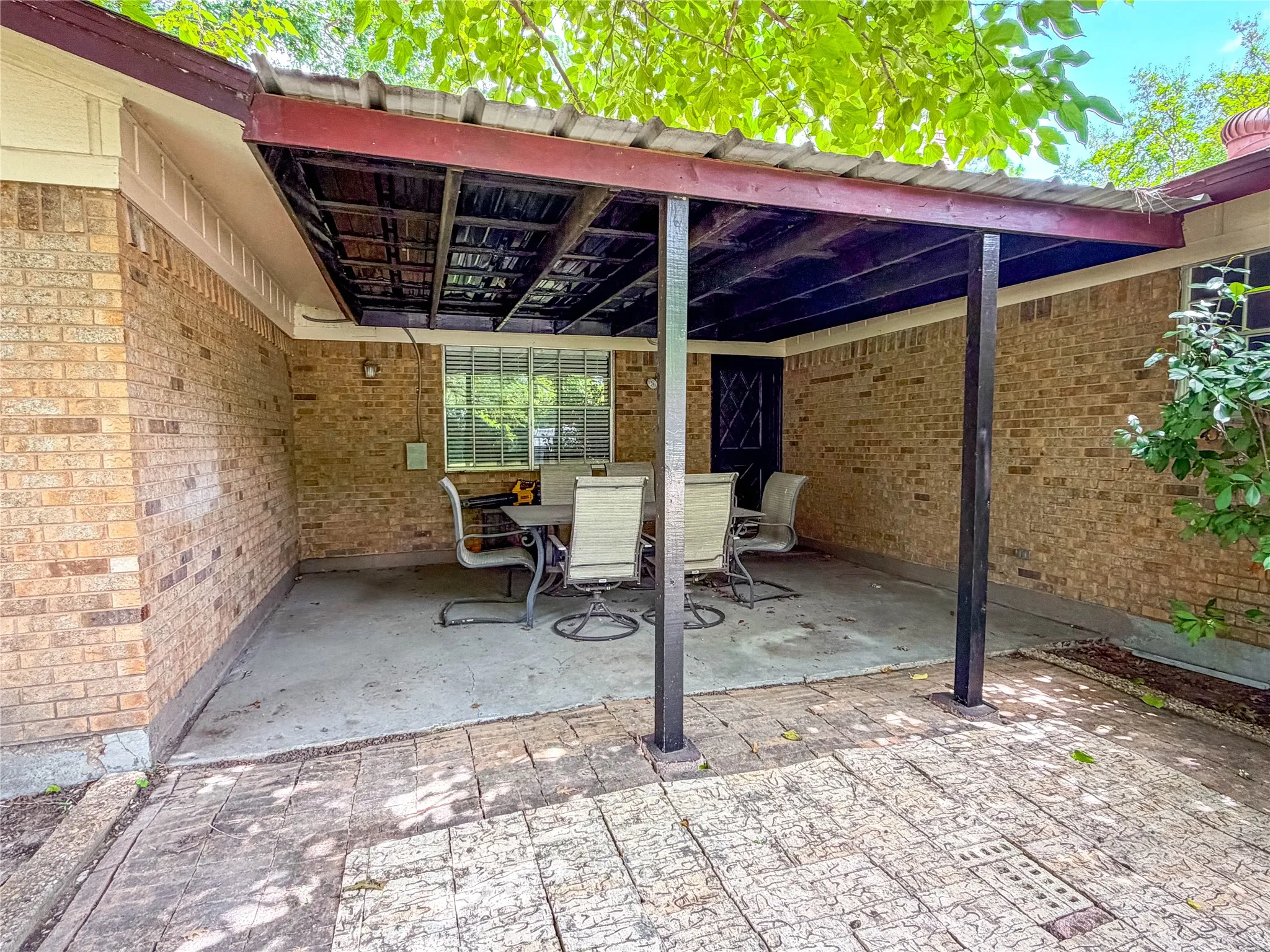 Single Family Residence For Sale in Ellis County , 604 Cooper Street, Ennis, Texas 75119, 3 Bedroom, 3 Bathroom, 2 Garage spaces, 2,026 Sqft, built in 1969, mls#21305420, Real Estate Agent in Ennis, Homes For Sale in Ellis county, Homes For Sale in Ennis, Realtor in Ennis Texas, Real Estate Brokerage Independent Realty Texas, Luminita Cordes Realtor