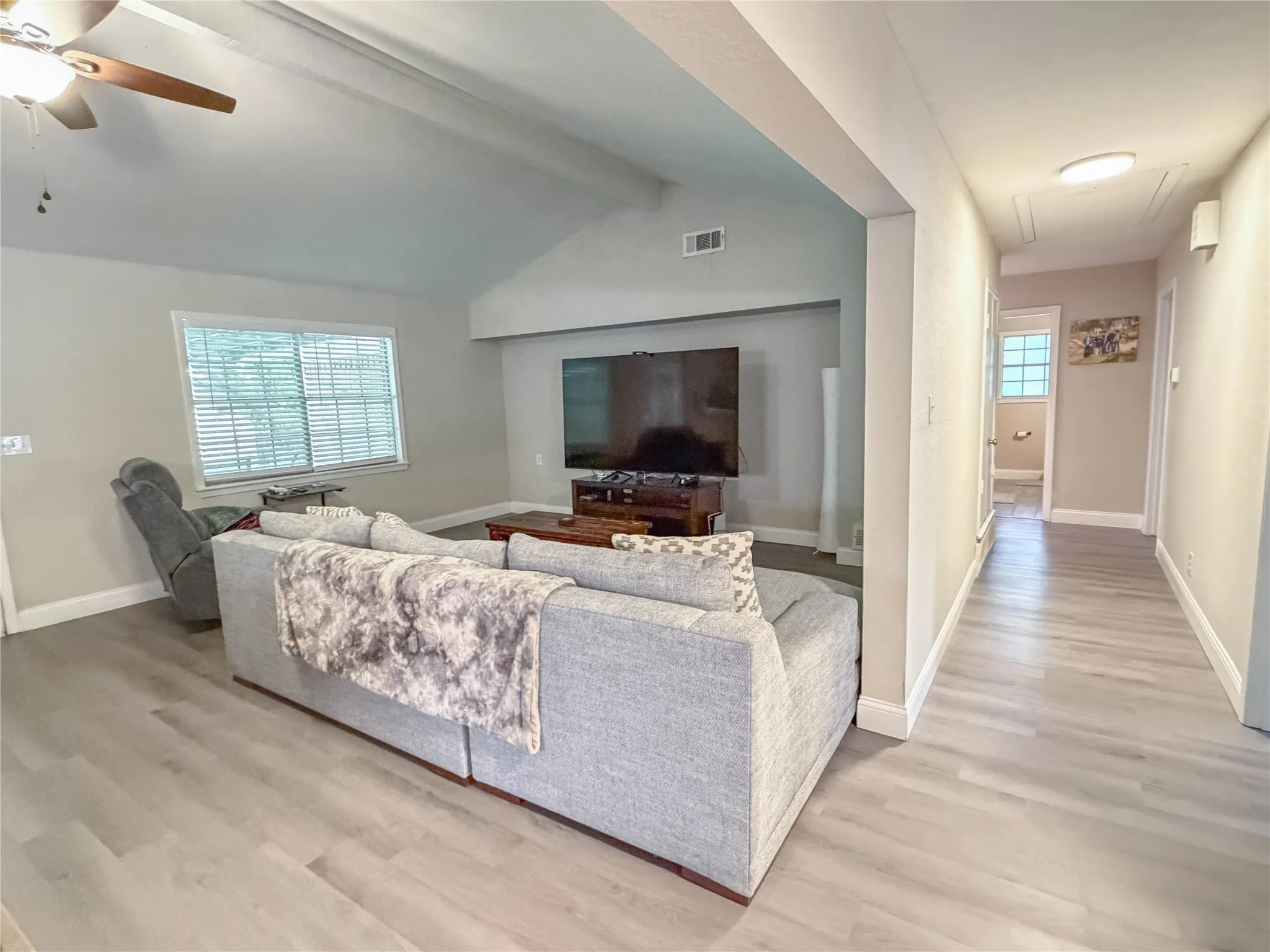 Single Family Residence For Sale in Ellis County , 604 Cooper Street, Ennis, Texas 75119, 3 Bedroom, 3 Bathroom, 2 Garage spaces, 2,026 Sqft, built in 1969, mls#21305420, Real Estate Agent in Ennis, Homes For Sale in Ellis county, Homes For Sale in Ennis, Realtor in Ennis Texas, Real Estate Brokerage Independent Realty Texas, Luminita Cordes Realtor