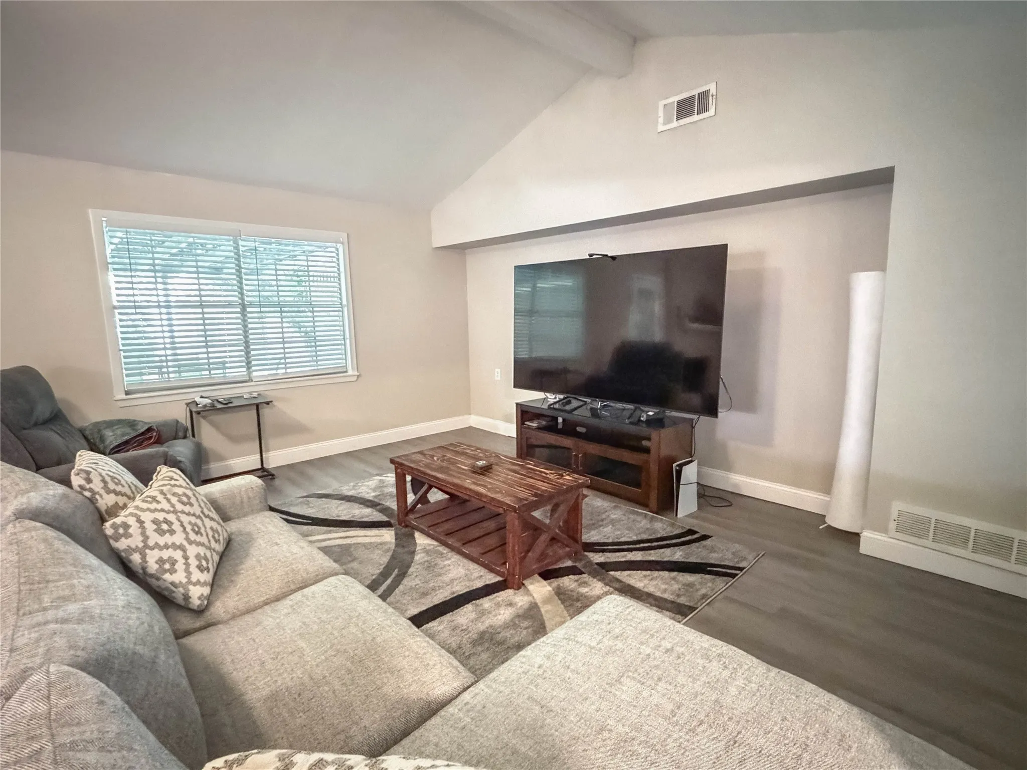 Single Family Residence For Sale in Ellis County , 604 Cooper Street, Ennis, Texas 75119, 3 Bedroom, 3 Bathroom, 2 Garage spaces, 2,026 Sqft, built in 1969, mls#21305420, Real Estate Agent in Ennis, Homes For Sale in Ellis county, Homes For Sale in Ennis, Realtor in Ennis Texas, Real Estate Brokerage Independent Realty Texas, Luminita Cordes Realtor