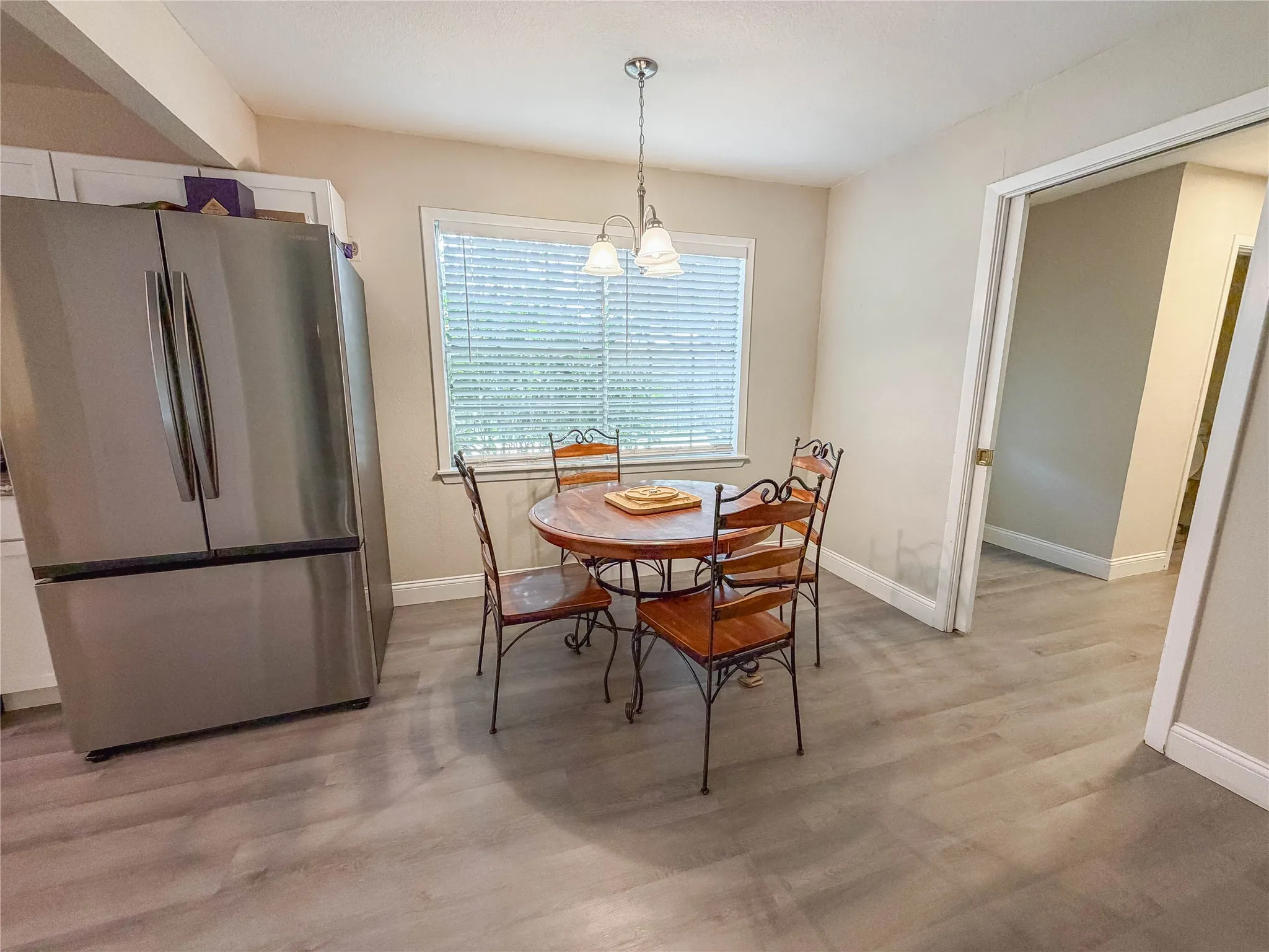 Single Family Residence For Sale in Ellis County , 604 Cooper Street, Ennis, Texas 75119, 3 Bedroom, 3 Bathroom, 2 Garage spaces, 2,026 Sqft, built in 1969, mls#21305420, Real Estate Agent in Ennis, Homes For Sale in Ellis county, Homes For Sale in Ennis, Realtor in Ennis Texas, Real Estate Brokerage Independent Realty Texas, Luminita Cordes Realtor