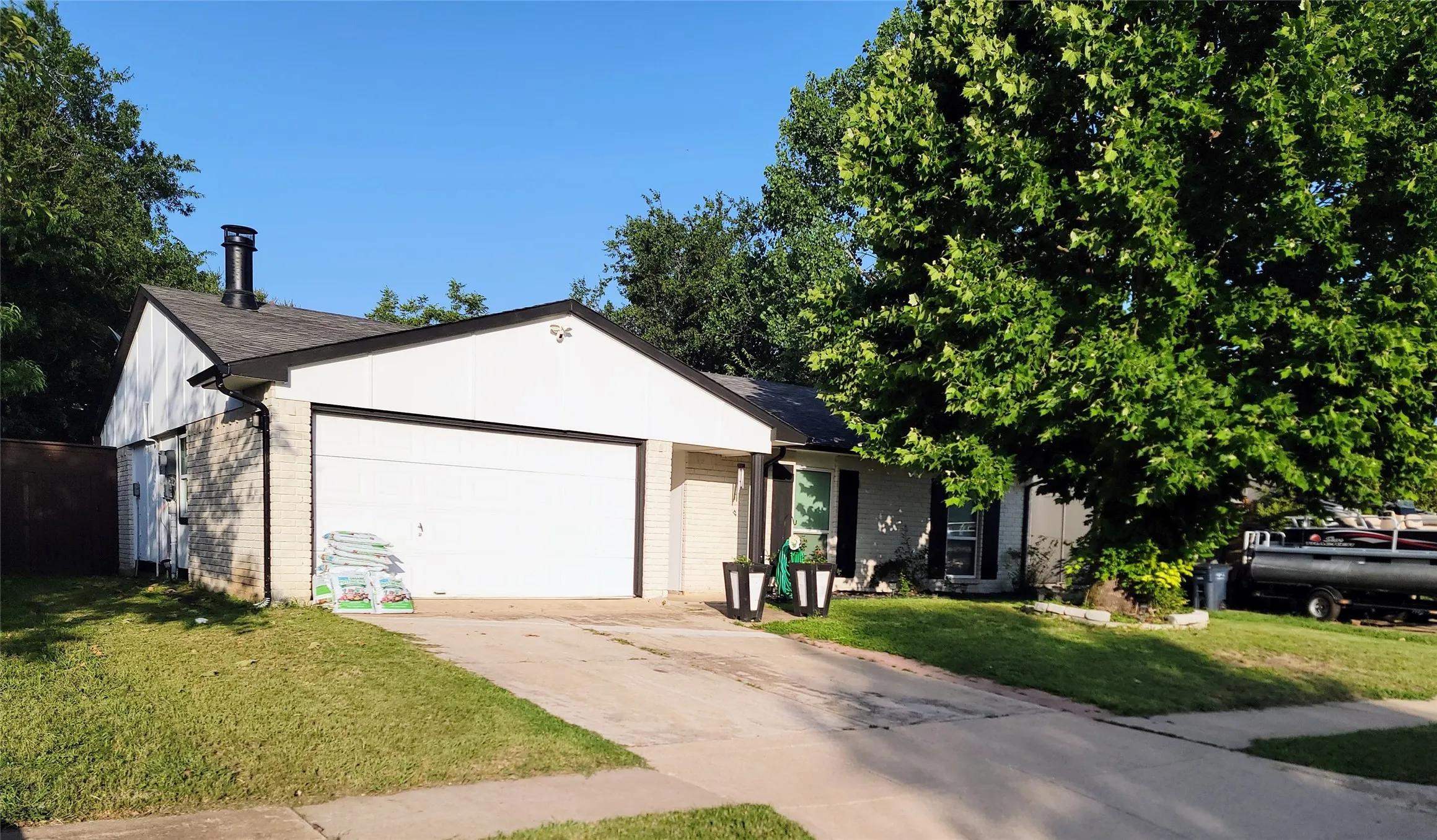 Single Family Residence For Sale in Tarrant County , 5828 Sidewinder Trail, Fort Worth, Texas 76131, 4 Bedroom, 2 Bathroom, Garage spaces, 1,692 Sqft, built in 1980, mls#21304902, Real Estate Agent in Fort Worth, Homes For Sale in Tarrant county, Homes For Sale in Fort Worth, Realtor in Fort Worth Texas, Real Estate Brokerage Independent Realty Texas, Luminita Cordes Realtor