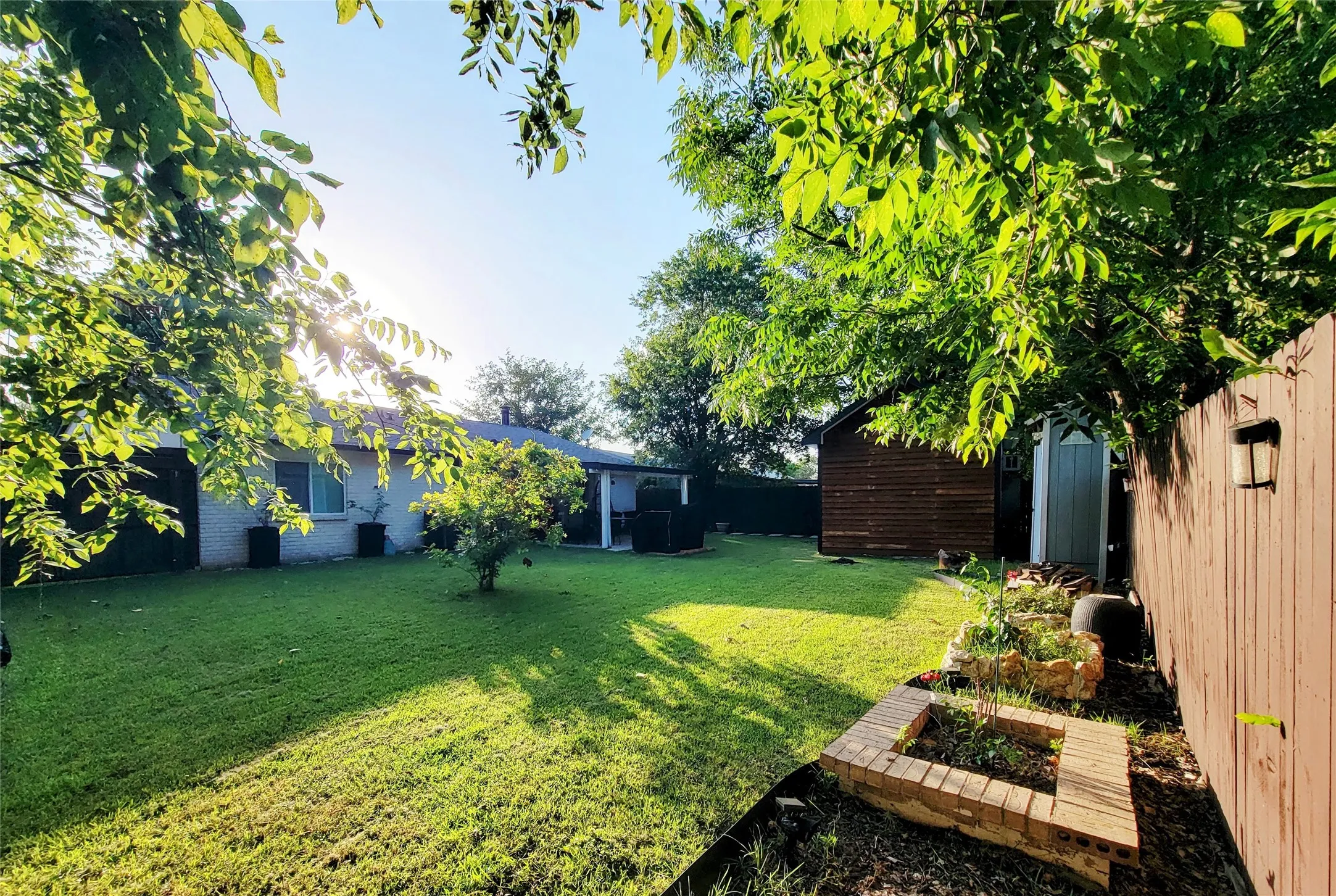 Single Family Residence For Sale in Tarrant County , 5828 Sidewinder Trail, Fort Worth, Texas 76131, 4 Bedroom, 2 Bathroom, Garage spaces, 1,692 Sqft, built in 1980, mls#21304902, Real Estate Agent in Fort Worth, Homes For Sale in Tarrant county, Homes For Sale in Fort Worth, Realtor in Fort Worth Texas, Real Estate Brokerage Independent Realty Texas, Luminita Cordes Realtor