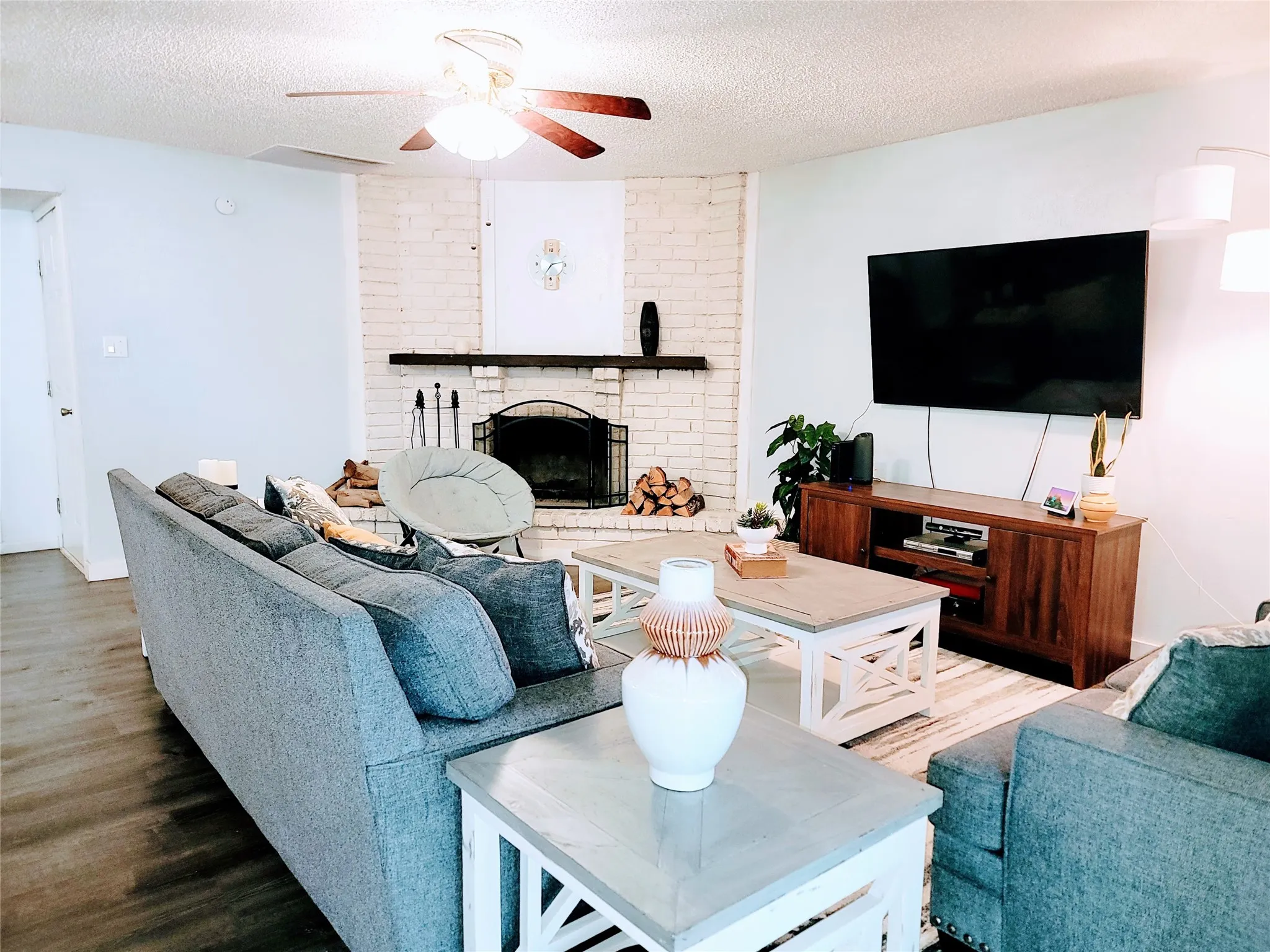 Single Family Residence For Sale in Tarrant County , 5828 Sidewinder Trail, Fort Worth, Texas 76131, 4 Bedroom, 2 Bathroom, Garage spaces, 1,692 Sqft, built in 1980, mls#21304902, Real Estate Agent in Fort Worth, Homes For Sale in Tarrant county, Homes For Sale in Fort Worth, Realtor in Fort Worth Texas, Real Estate Brokerage Independent Realty Texas, Luminita Cordes Realtor