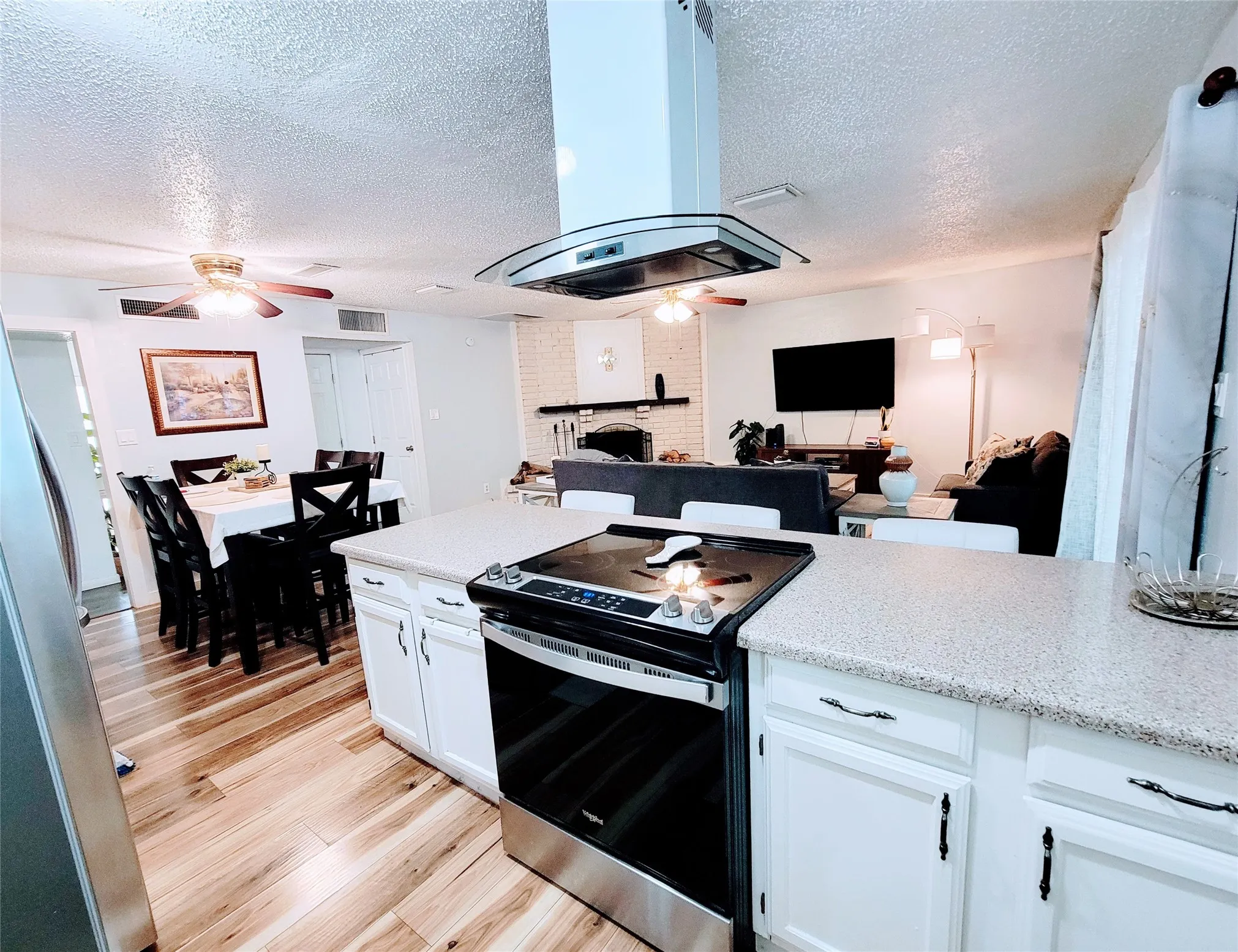 Single Family Residence For Sale in Tarrant County , 5828 Sidewinder Trail, Fort Worth, Texas 76131, 4 Bedroom, 2 Bathroom, Garage spaces, 1,692 Sqft, built in 1980, mls#21304902, Real Estate Agent in Fort Worth, Homes For Sale in Tarrant county, Homes For Sale in Fort Worth, Realtor in Fort Worth Texas, Real Estate Brokerage Independent Realty Texas, Luminita Cordes Realtor