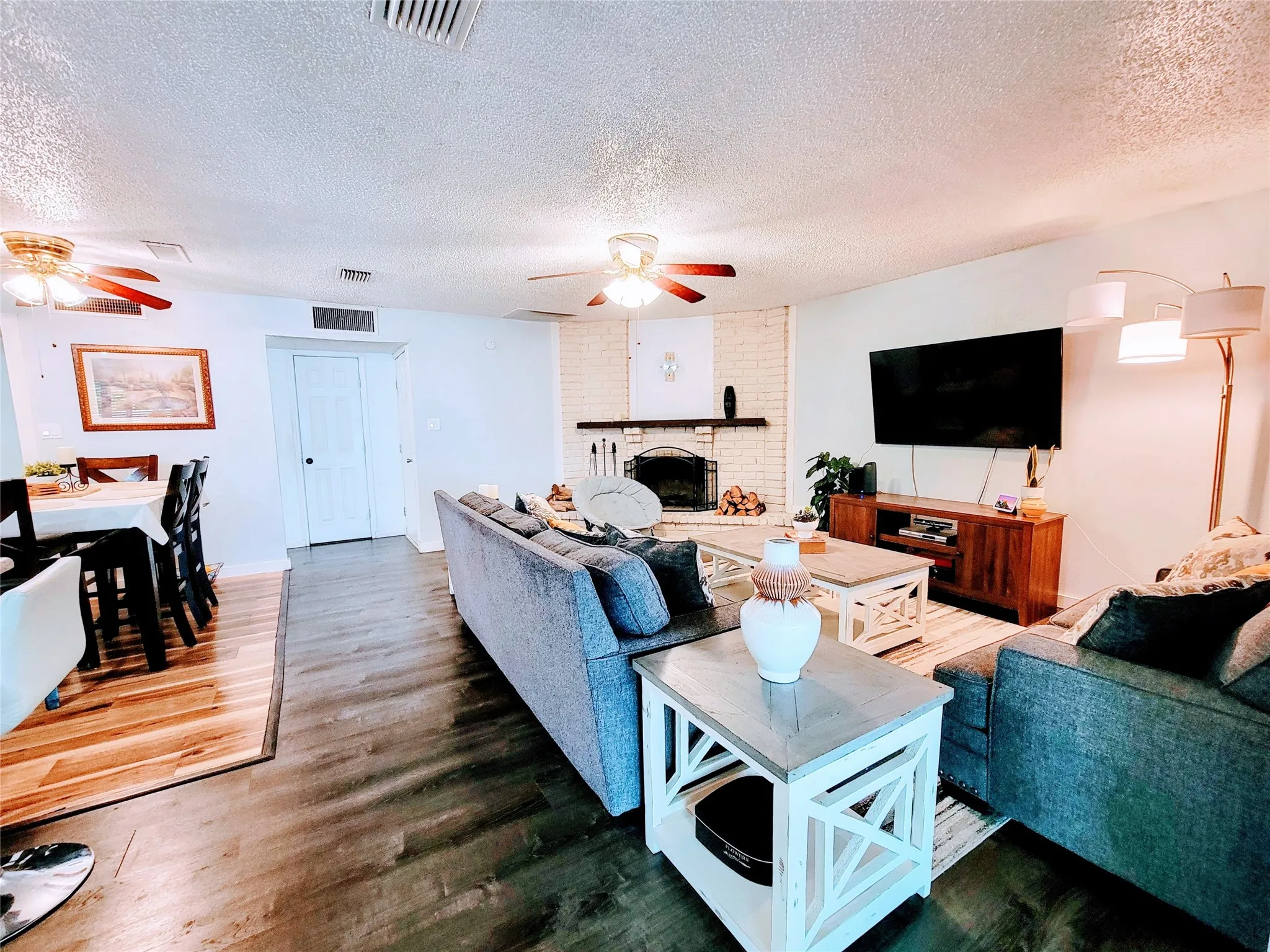 Single Family Residence For Sale in Tarrant County , 5828 Sidewinder Trail, Fort Worth, Texas 76131, 4 Bedroom, 2 Bathroom, Garage spaces, 1,692 Sqft, built in 1980, mls#21304902, Real Estate Agent in Fort Worth, Homes For Sale in Tarrant county, Homes For Sale in Fort Worth, Realtor in Fort Worth Texas, Real Estate Brokerage Independent Realty Texas, Luminita Cordes Realtor