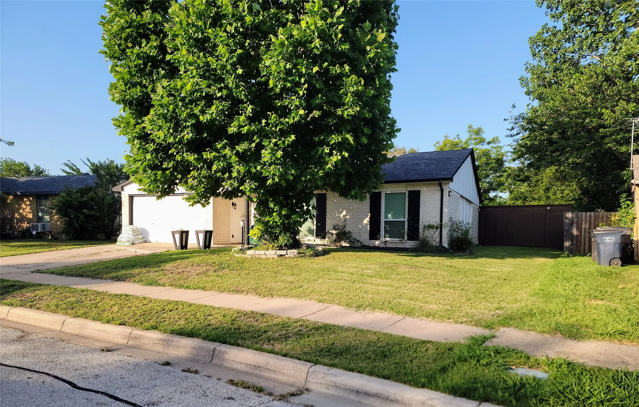 Single Family Residence For Sale in Tarrant County , 5828 Sidewinder Trail, Fort Worth, Texas 76131, 4 Bedroom, 2 Bathroom, Garage spaces, 1,692 Sqft, built in 1980, mls#21304902, Real Estate Agent in Fort Worth, Homes For Sale in Tarrant county, Homes For Sale in Fort Worth, Realtor in Fort Worth Texas, Real Estate Brokerage Independent Realty Texas, Luminita Cordes Realtor